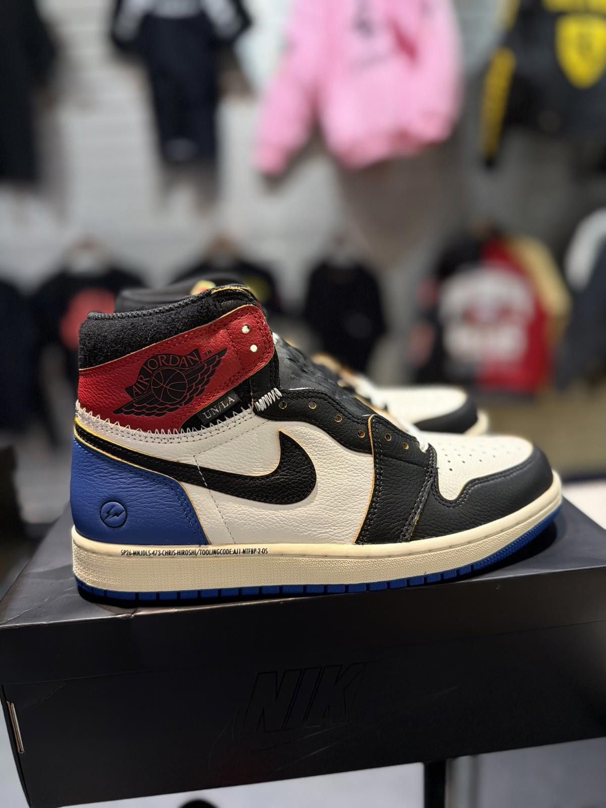 Jordan Brand Air Jordan 1 x Union x Fragment Black and Varsity Red (9.5) Size US 9.5 / EU 42-43 - 2 Thumbnail