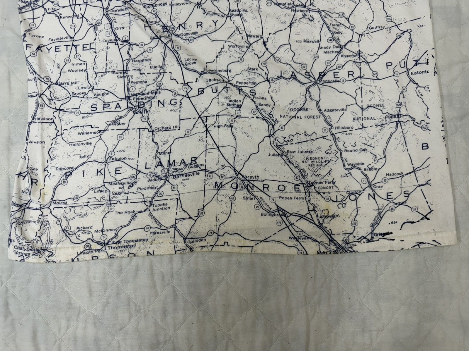 Hanes Vintage 1990s white All-Over- Print t-shirt Map of Georgia Size US XL / EU 56 / 4 - 7 Thumbnail