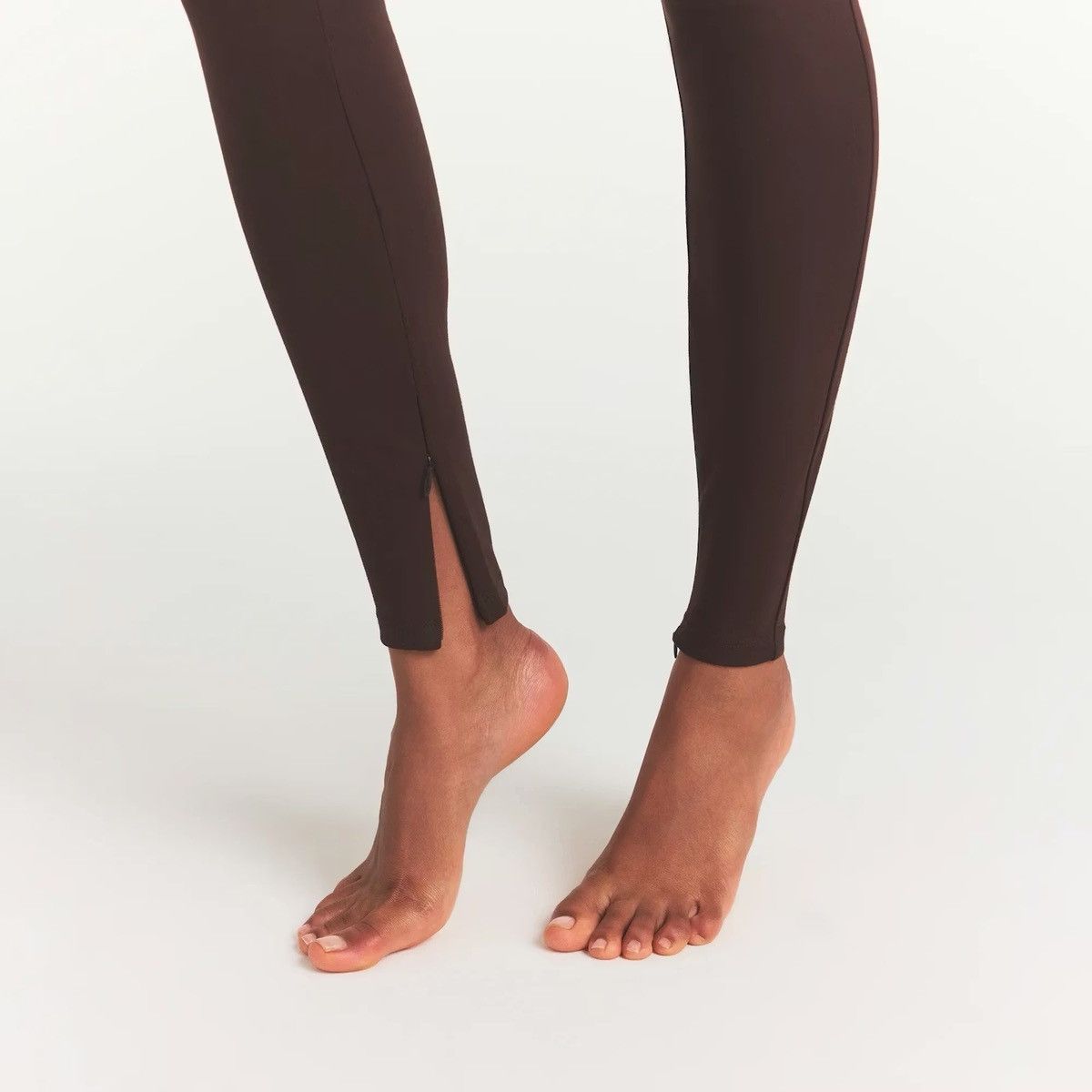 SKIMS SKIMS High-Waist Leggings in Limited Edition Cocoa Size XS Size 25" / US 0 / IT 36 - 7 Thumbnail
