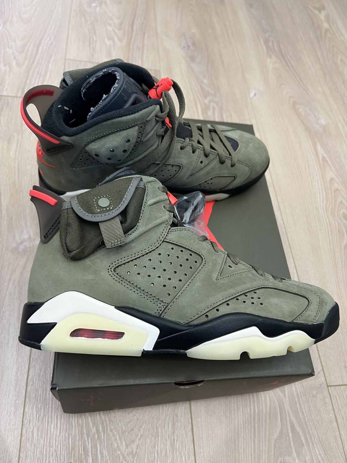 TRAVIS SCOTT JORDAN RETRO JORDAN 6