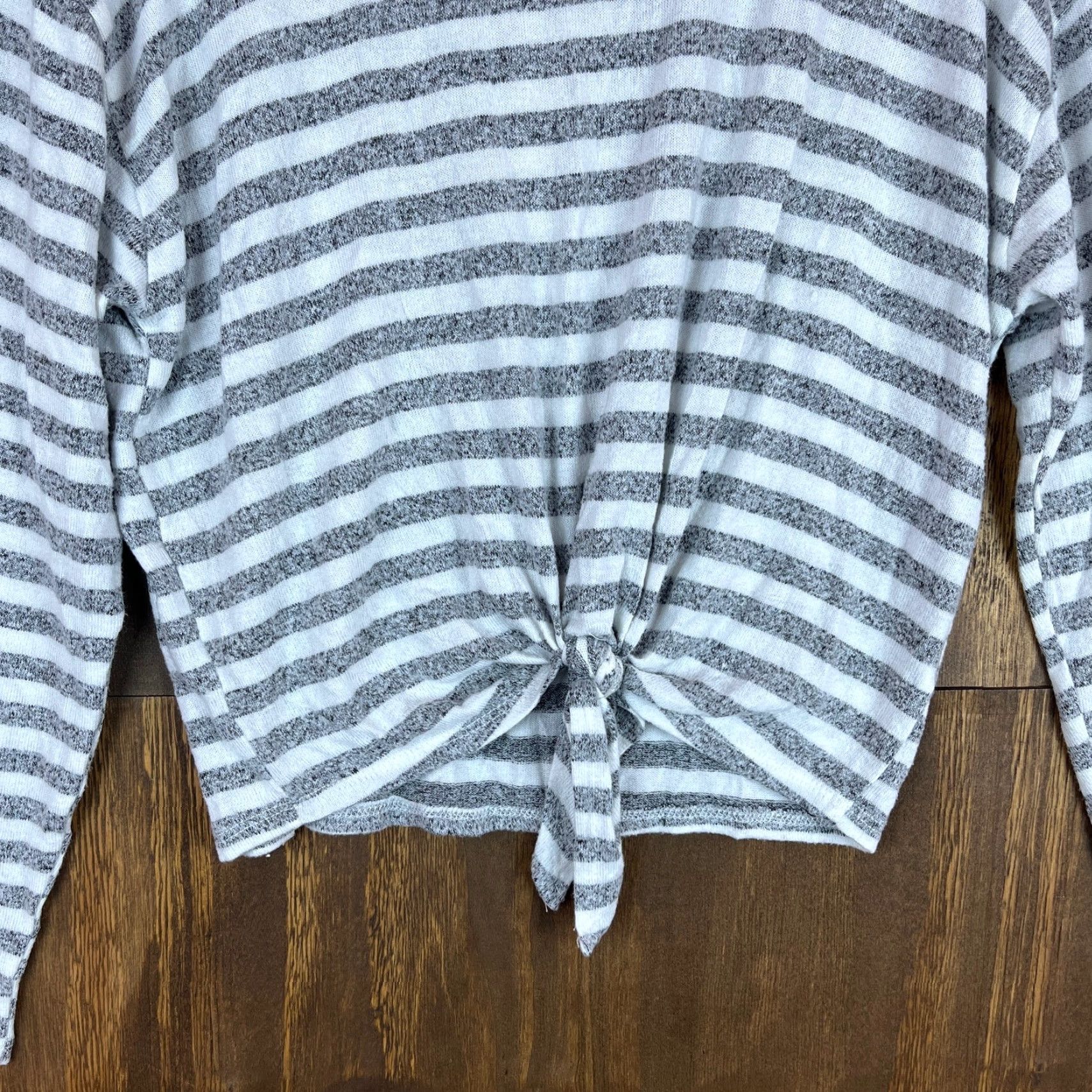 Vintage Caution To The Wind Womens Sweater Gray White Stripe Front Tie Lightweight M/L Shirt Size M / US 6-8 / IT 42-44 - 3 Thumbnail