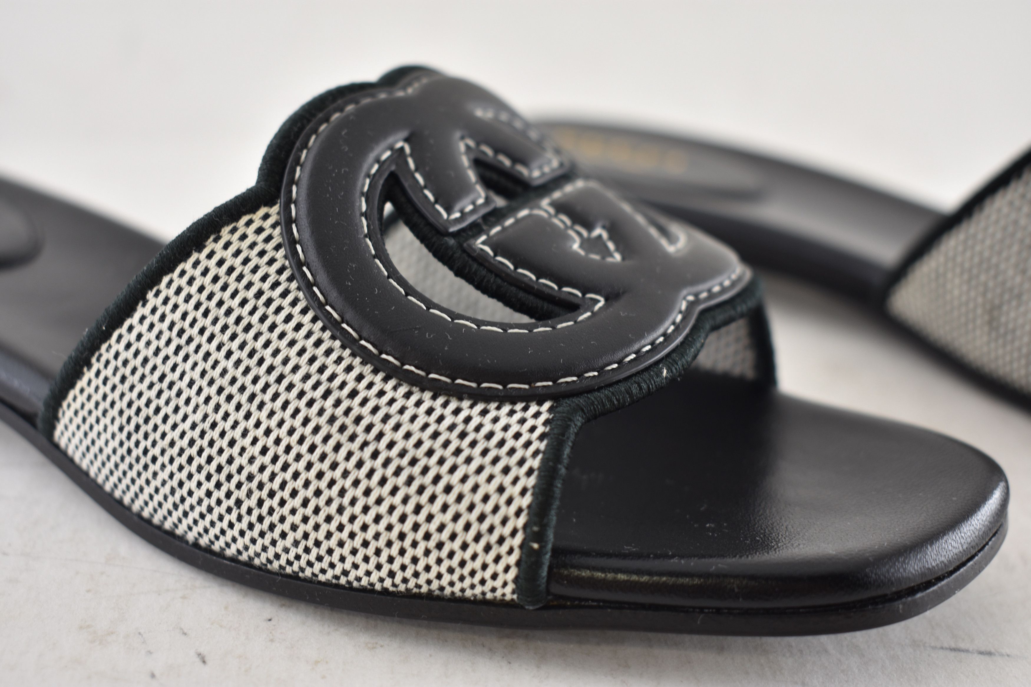 Gucci Gucci GG Interlocking Logo Canvas Flat Slide Sandal 42 Size US 12 / IT 42 - 7 Thumbnail