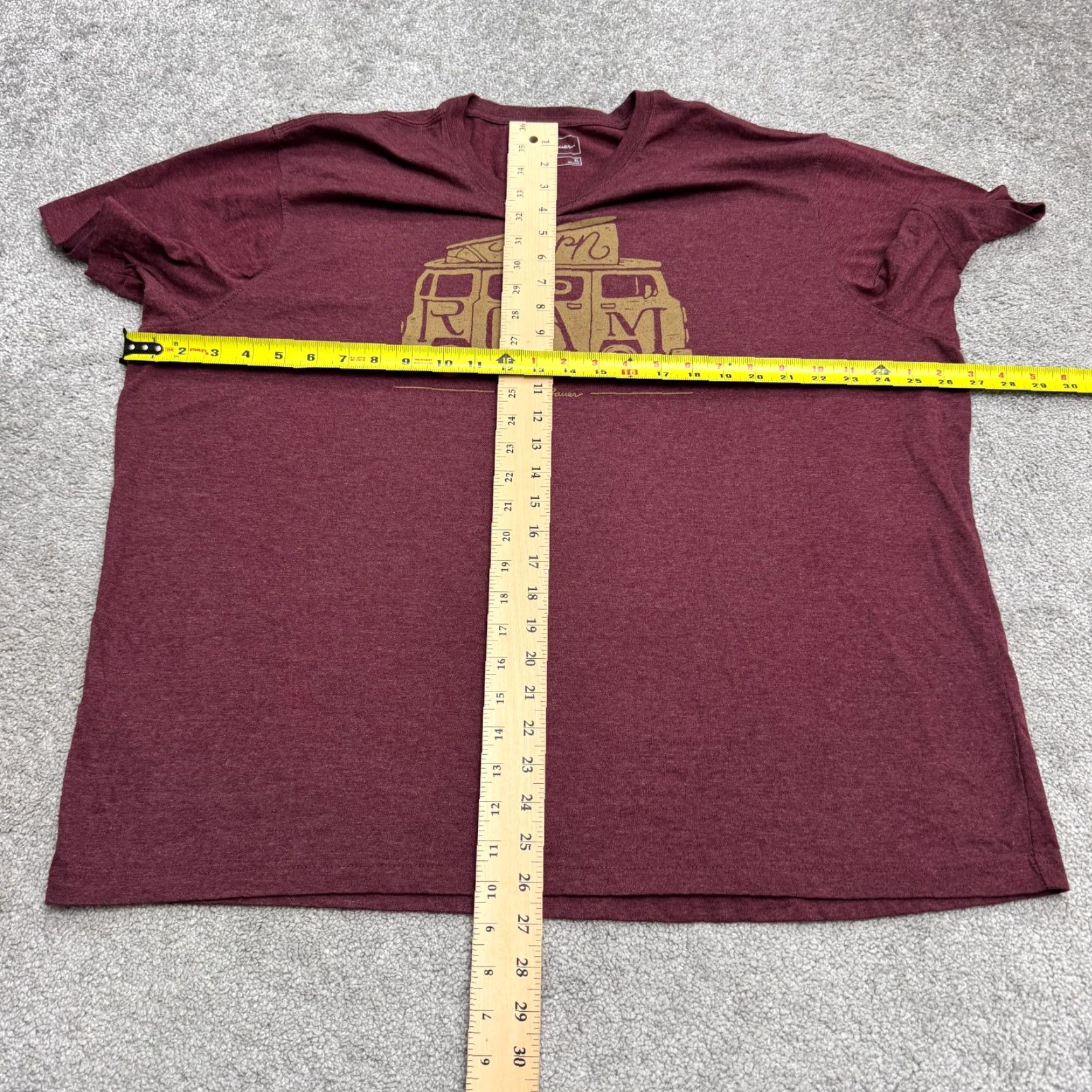 Tommy Bahama VINTAGE Eddie Bauer Born To Roam Graphic T-Shirt Mens XL Maroon Camper Van Crew Neck Tee Size US L / EU 52-54 / 3 - 7 Thumbnail