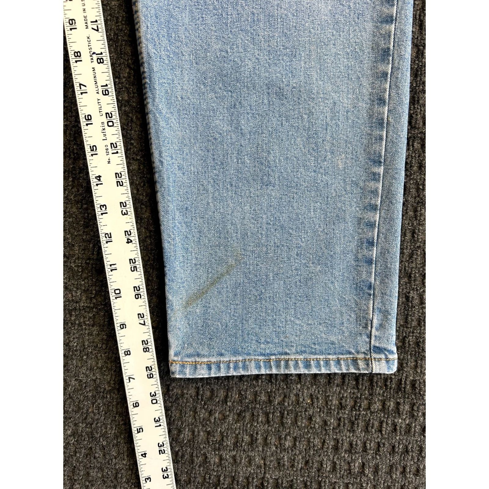 Levi's Levi’s 550 Jeans Relaxed Fit Men’s 40 x 30 Light Wash Blue Denim FAST SHIPPING Size US 40 / EU 56 - 7 Thumbnail