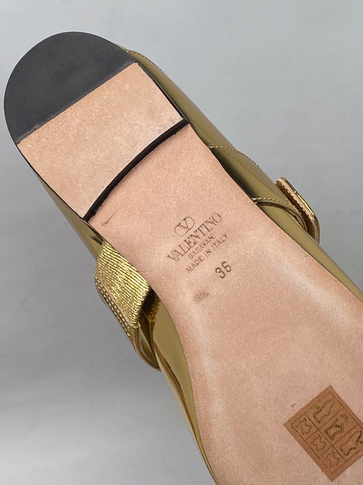 Valentino Valentino Garavani VLogo Mary-Jane ballerina shoes size 36 Size US 6 / IT 36 - 17 Thumbnail