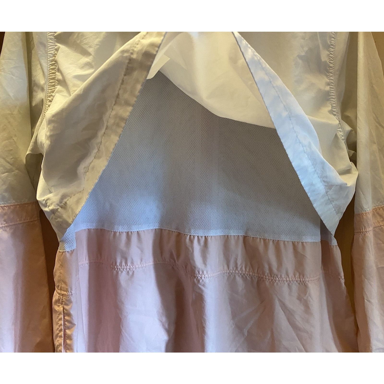 Nike Nike Soft Light Wind Jacket Hood Vented Women’s Medium Pink Size M / US 6-8 / IT 42-44 - 4 Thumbnail