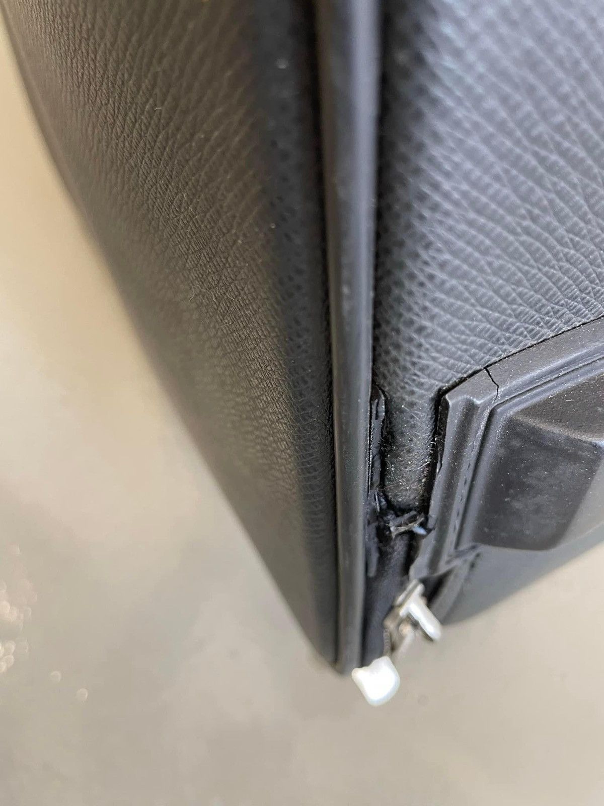Louis Vuitton Louis Vuitton taiga leather pegas 45 rolling luggage Size ONE SIZE - 7 Thumbnail