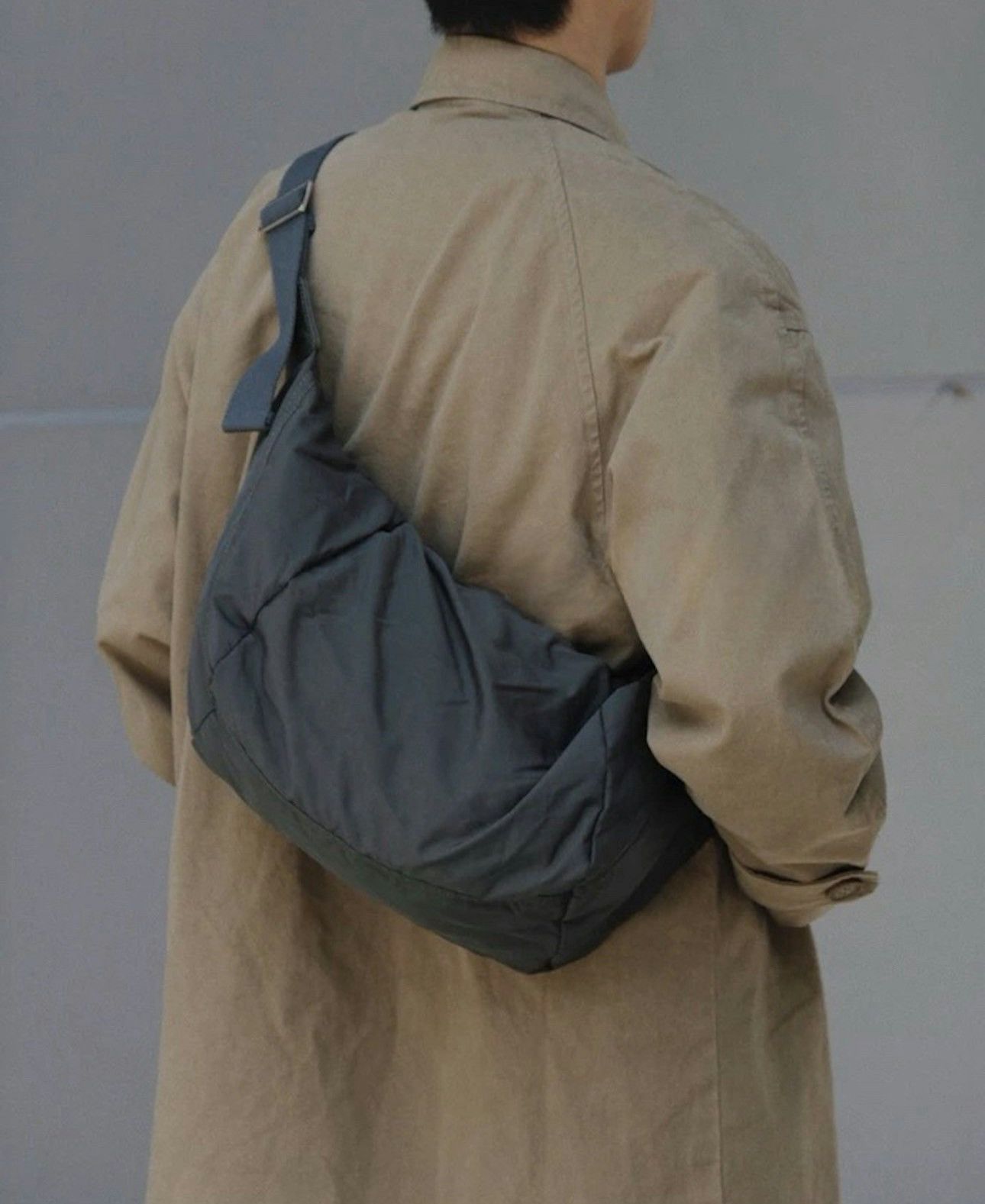 Outdoor Retro Puffer Hobo Bag Shoulder Messenger Bag in Grey, Men's
