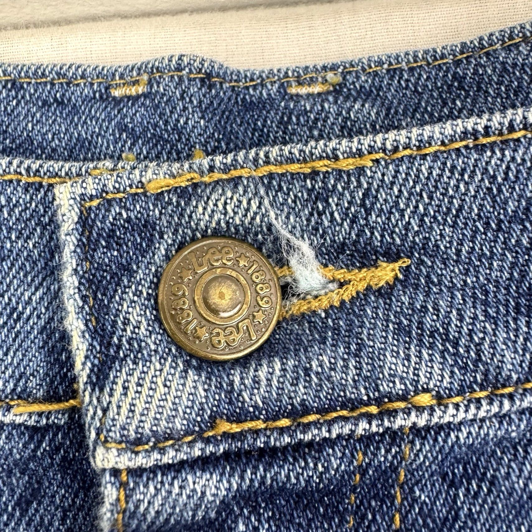 Lee VINTAGE Lee Jeans Womens 14 Med High Rise Mom Jeans High Waisted 90s USA Blue 30 in Inseam 14 Regular Rise High Womens Jeans 90s USA Lee Regular Size 36" / US 14 / IT 50 - 4 Thumbnail