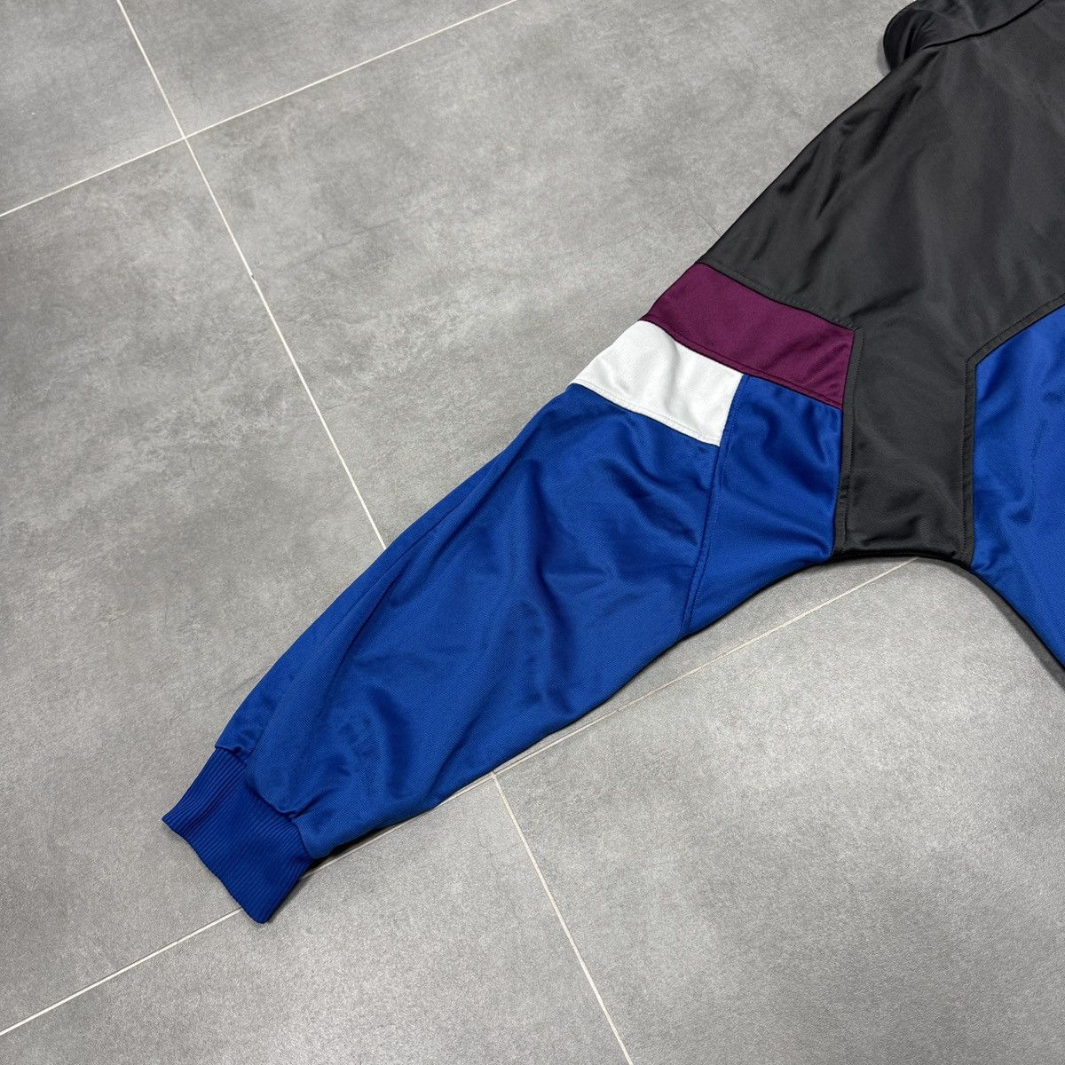 Adidas Vintage Adidas Track Jacket Retro 90s Men Size M Size US M / EU 48-50 / 2 - 18 Thumbnail