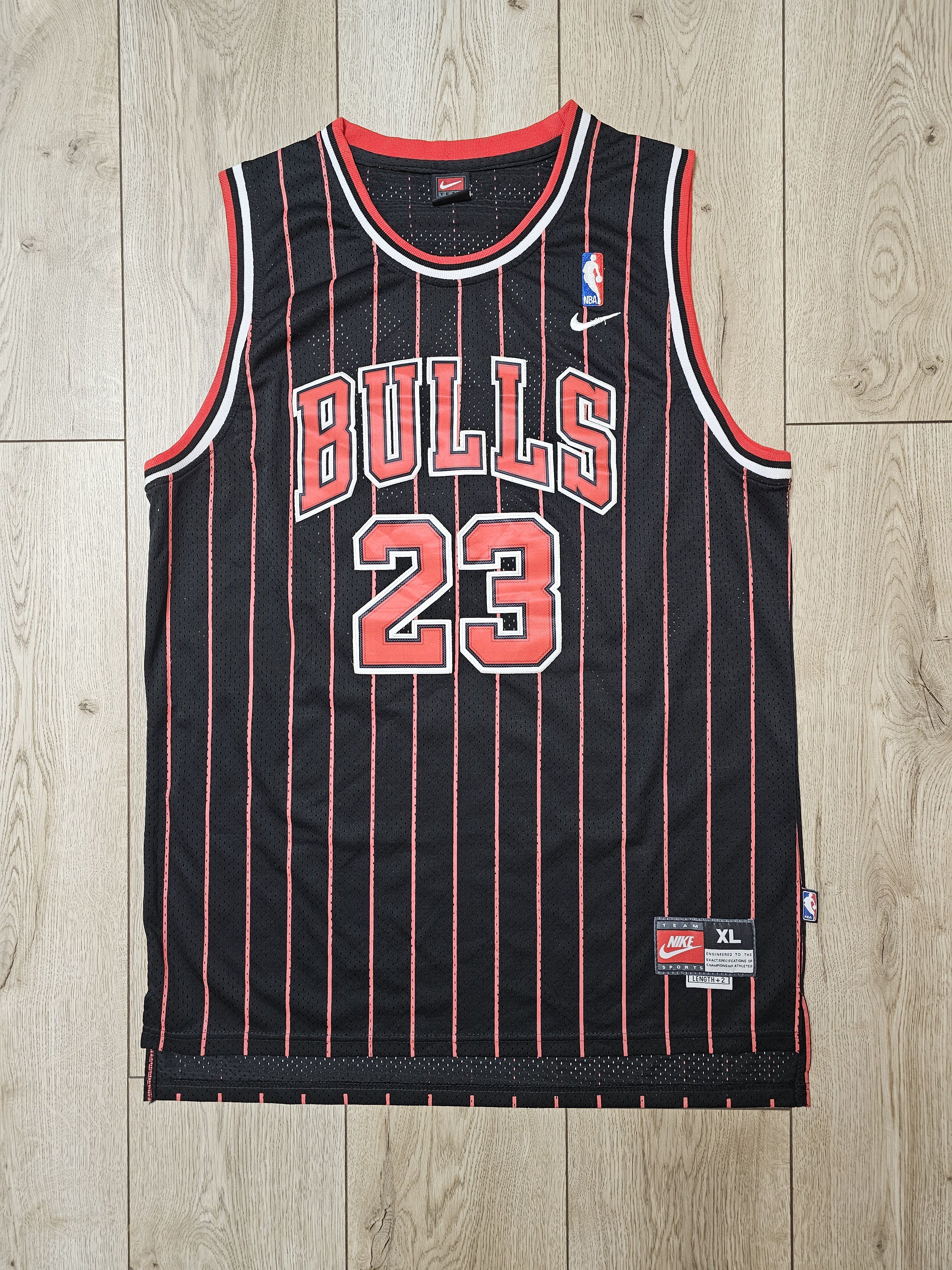 Vintage CHICAGO BULLS NIKE VINTAGE JORDAN JERSEY BASKETBALL SHIRT Size US XL / EU 56 / 4 - 1 Thumbnail