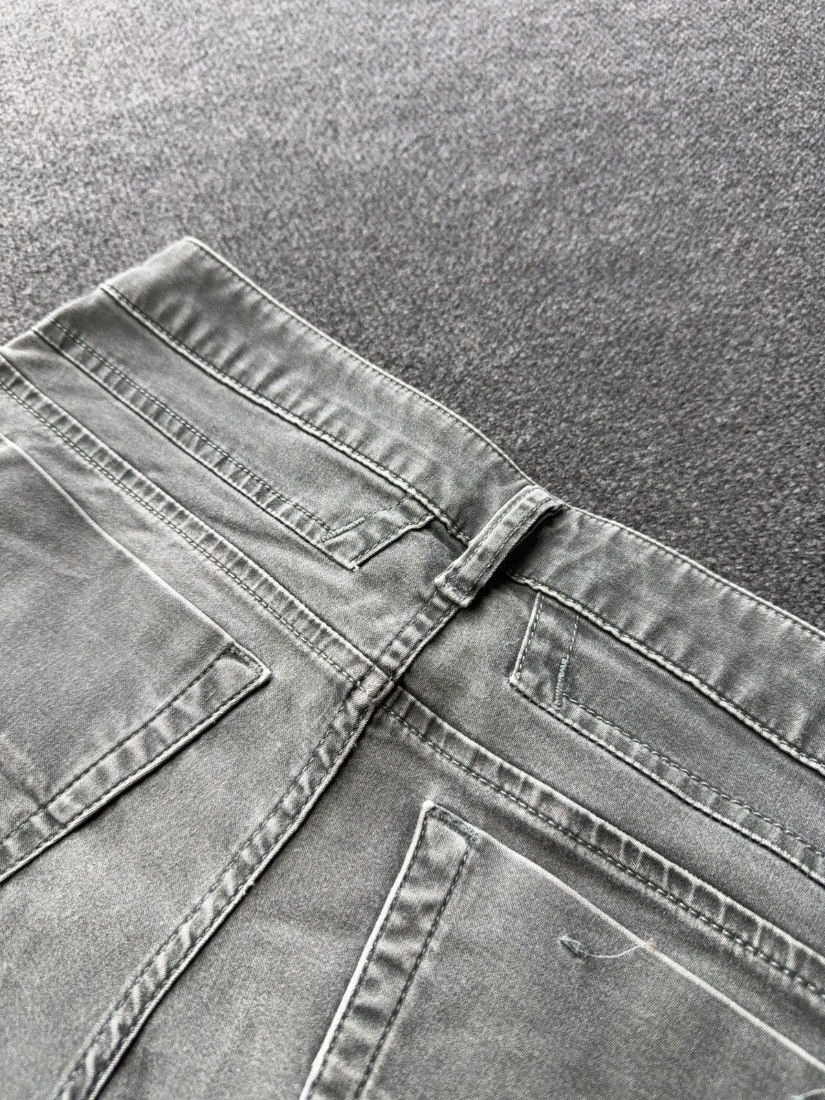 Diesel Luxury 00s Diesel D-BAZER Grey Faded Tapered Jeans Archive Size US 28 / EU 44 - 22 Thumbnail