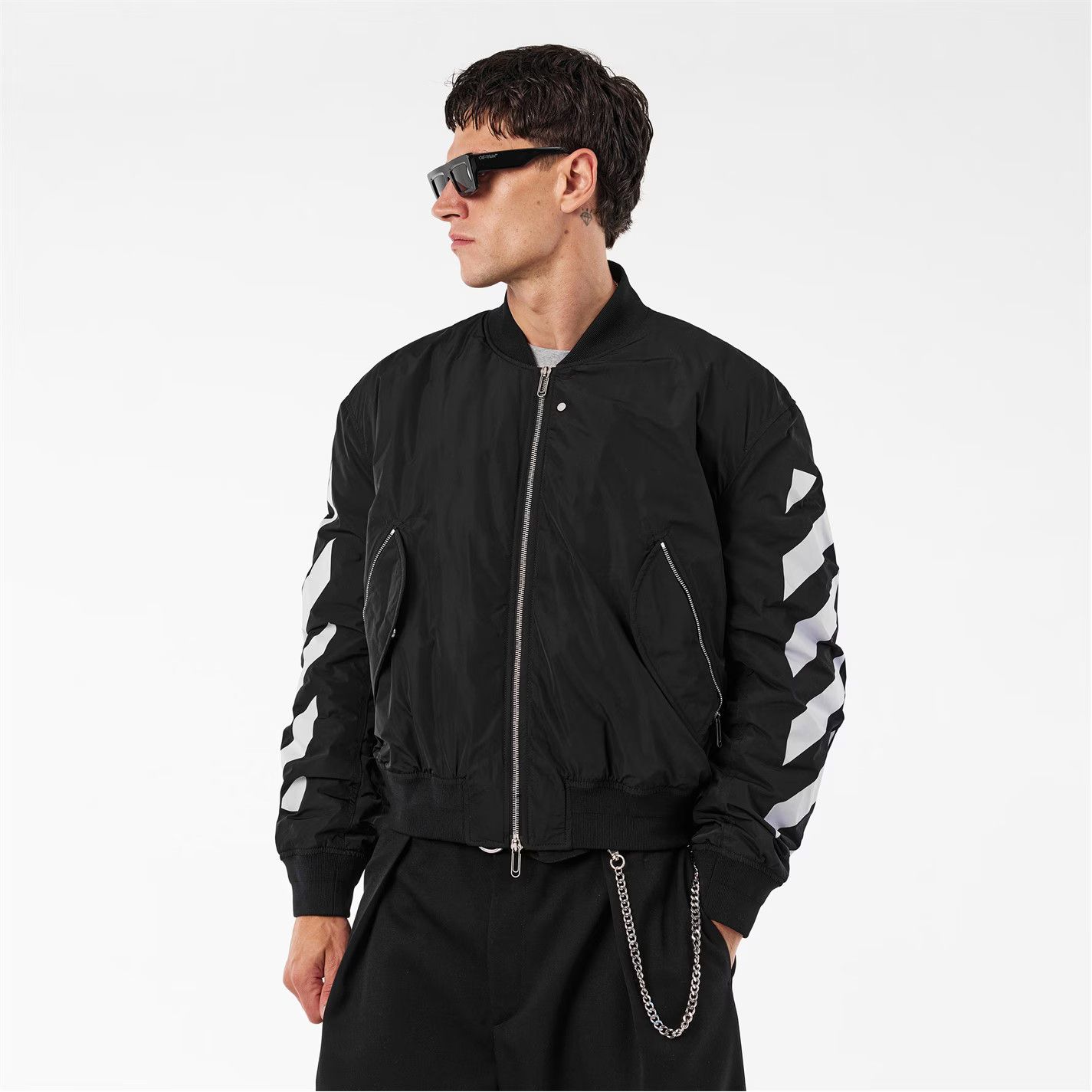 Off-White o1g2r1mq0326 Ribbed Athletic Bomber Jacket in Black/White Size US S / EU 44-46 / 1 - 4 Thumbnail