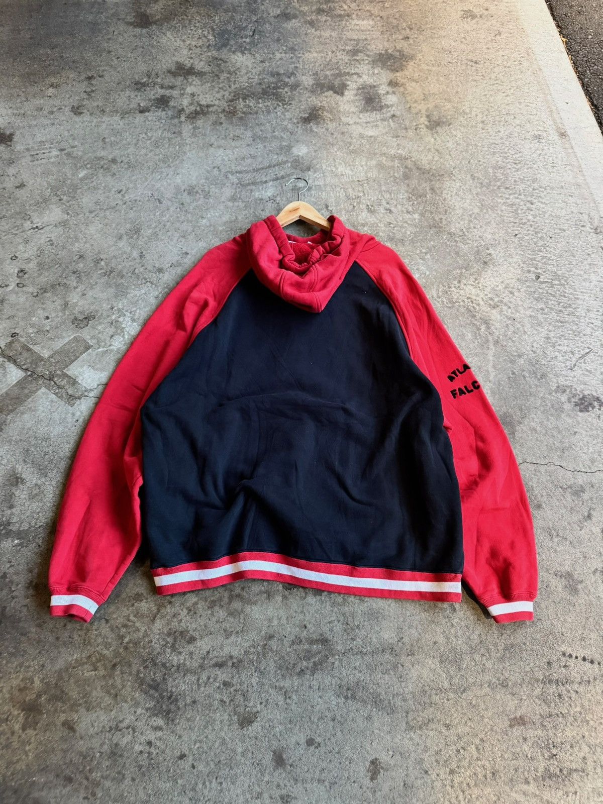 NHL × Vintage Crazy Vintage Streetwear Y2K NFL Men’s black and red hoodie Size US XL / EU 56 / 4 - 7 Thumbnail