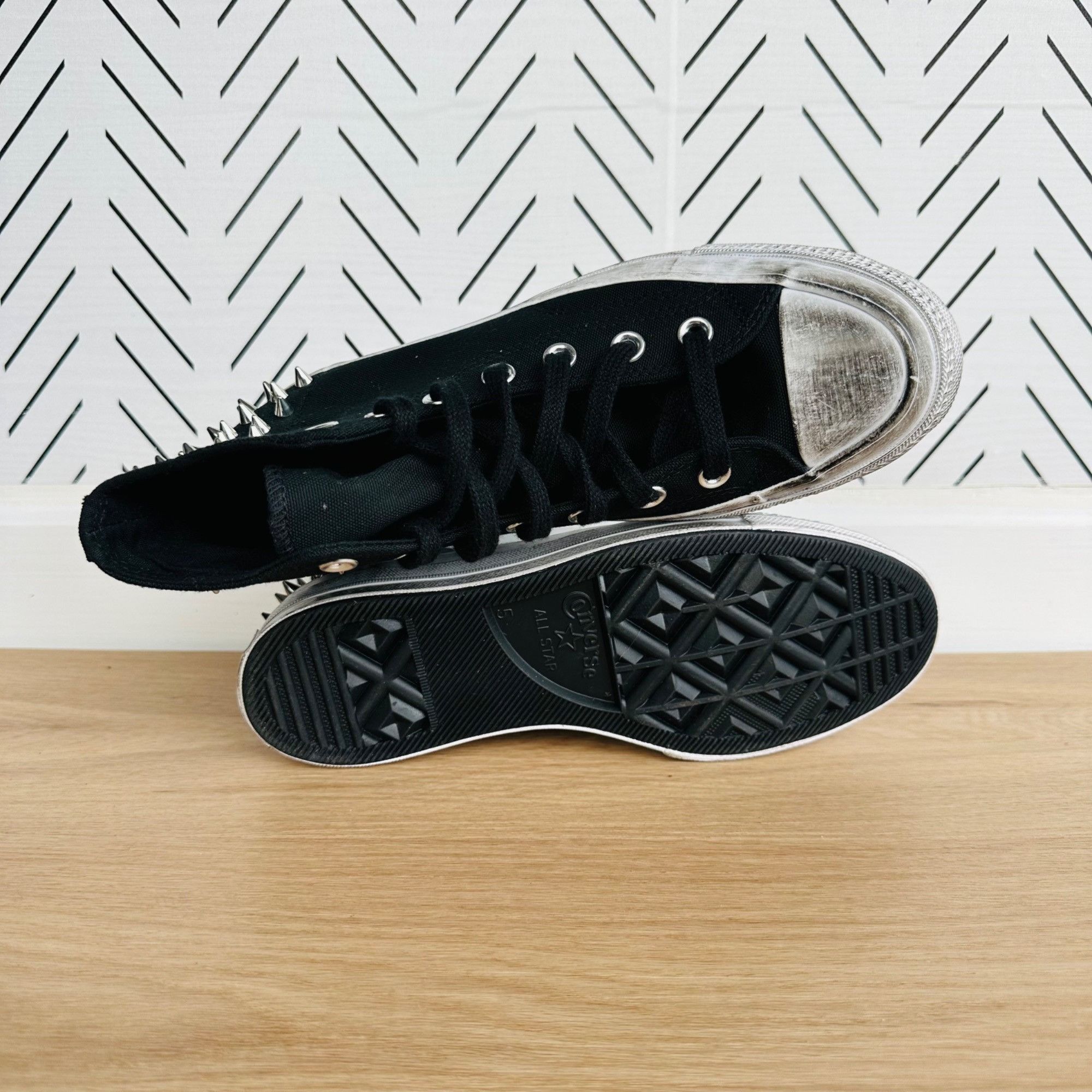 Converse ❤️Rare Converse Chuck 70 Hi Womens Shoes Sz 5 Studded Sneake Size US 5 / IT 35 - 9 Thumbnail