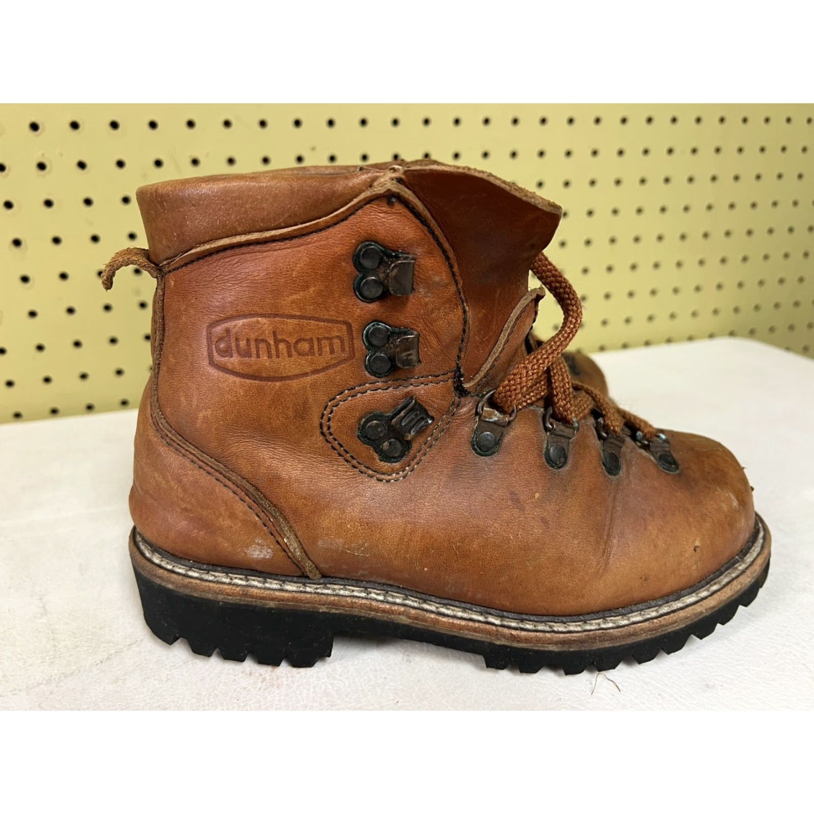 Vibram VINTAGE Dunham Men’s Tyrolean Hiking Boot Boots Vibram Sole Brown Leather Lace Up 7 Mens 70s Outdoors Hiking boot Size US 7 / EU 40 - 3 Thumbnail