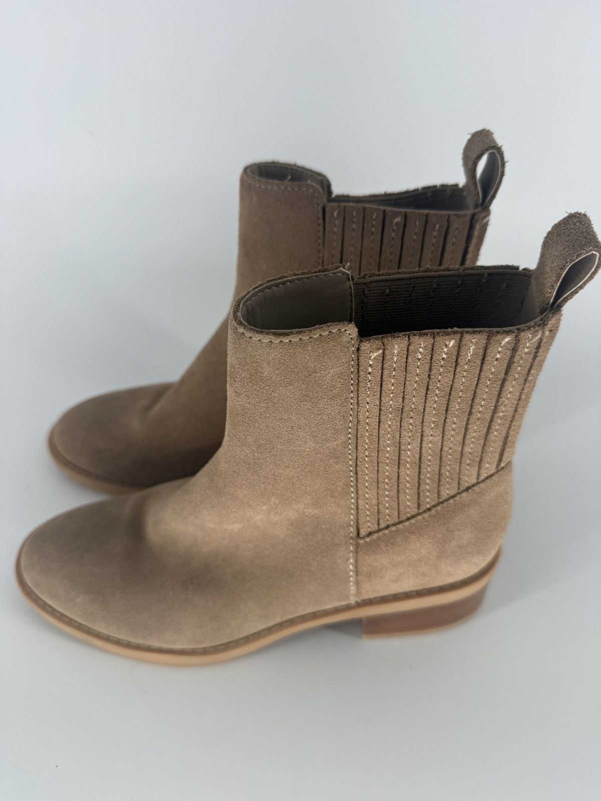 Dolce Vita Dolce Vita Farlin Chelsea Ankle Boots Brown Suede Size 6 M Size US 6 / IT 36 - 3 Thumbnail