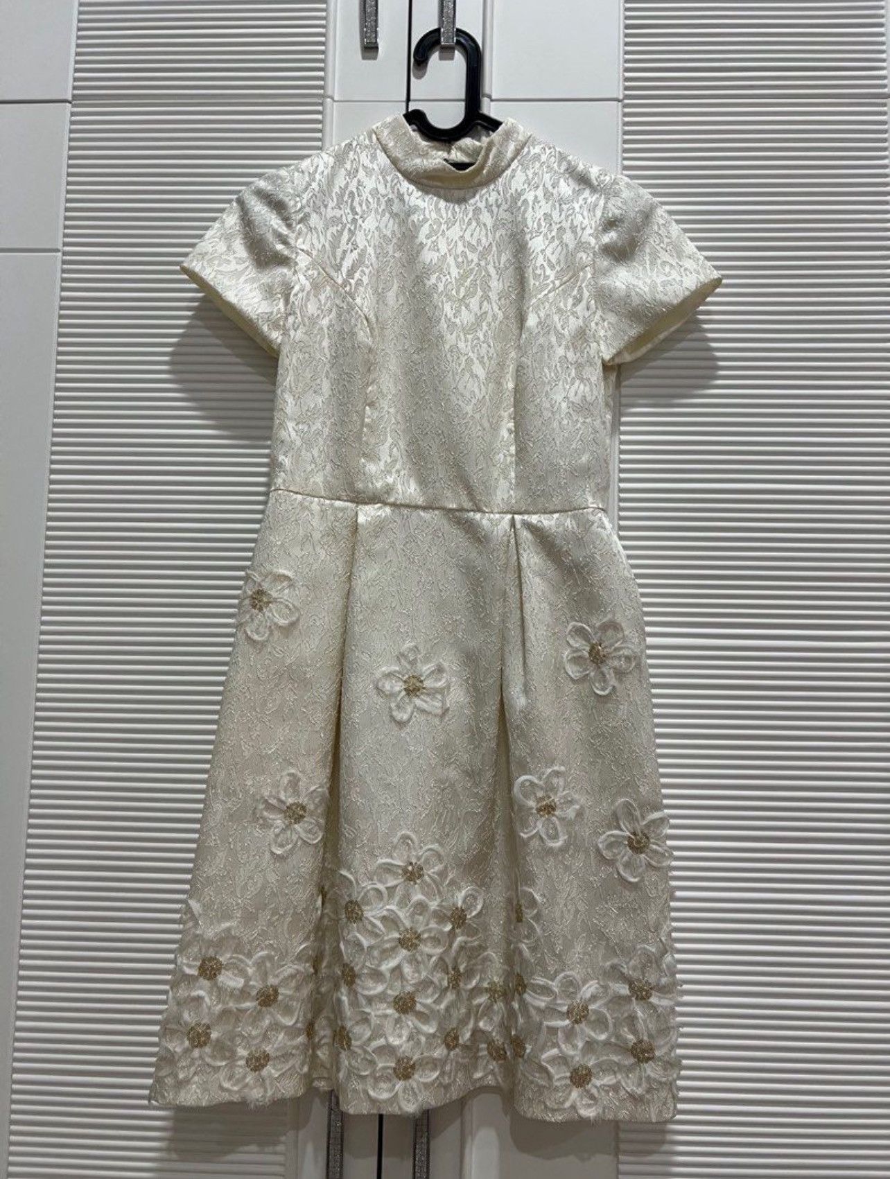 Designer Votum Sebastian Gunawan Floral White Turtleneck Cream Dress Size S / US 4 / IT 40 - 9 Thumbnail