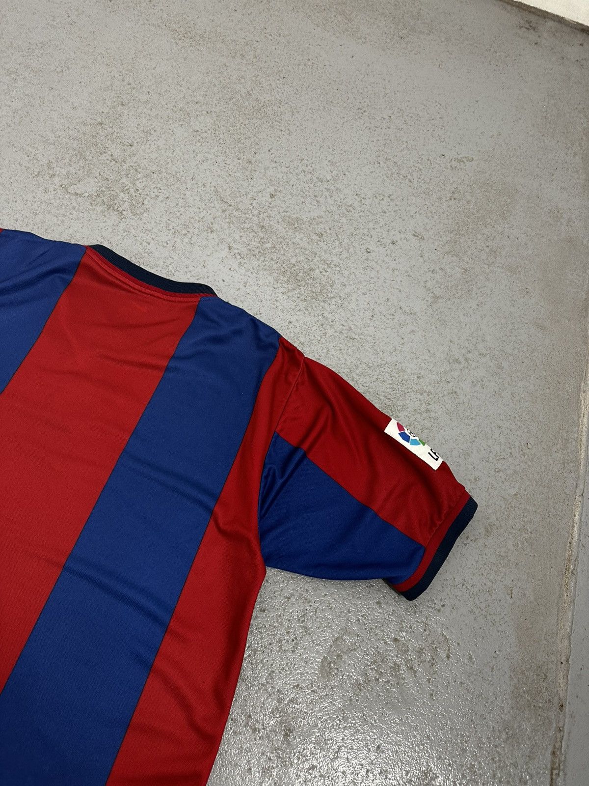 Nike Barcelona 1998/99 Nike Home Jersey Size US XL / EU 56 / 4 - 13 Thumbnail