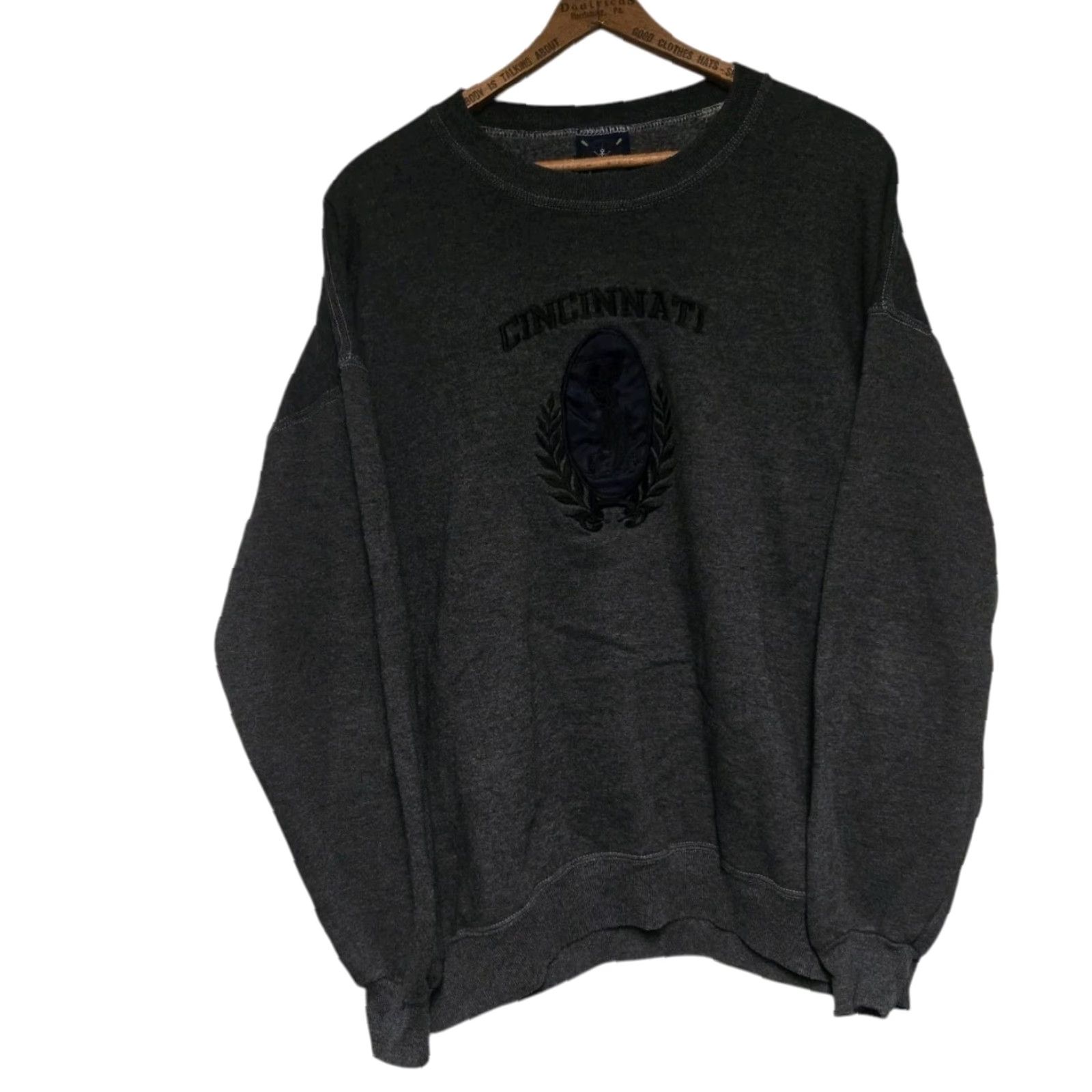 Vintage VINTAGE Cincinnati Sweatshirt Embroidered Golfer Mens XL Gray Pullover Sweatshirt Embroidered Cincinnati Gray Mens XL Vintage Size US XL / EU 56 / 4 - 7 Thumbnail