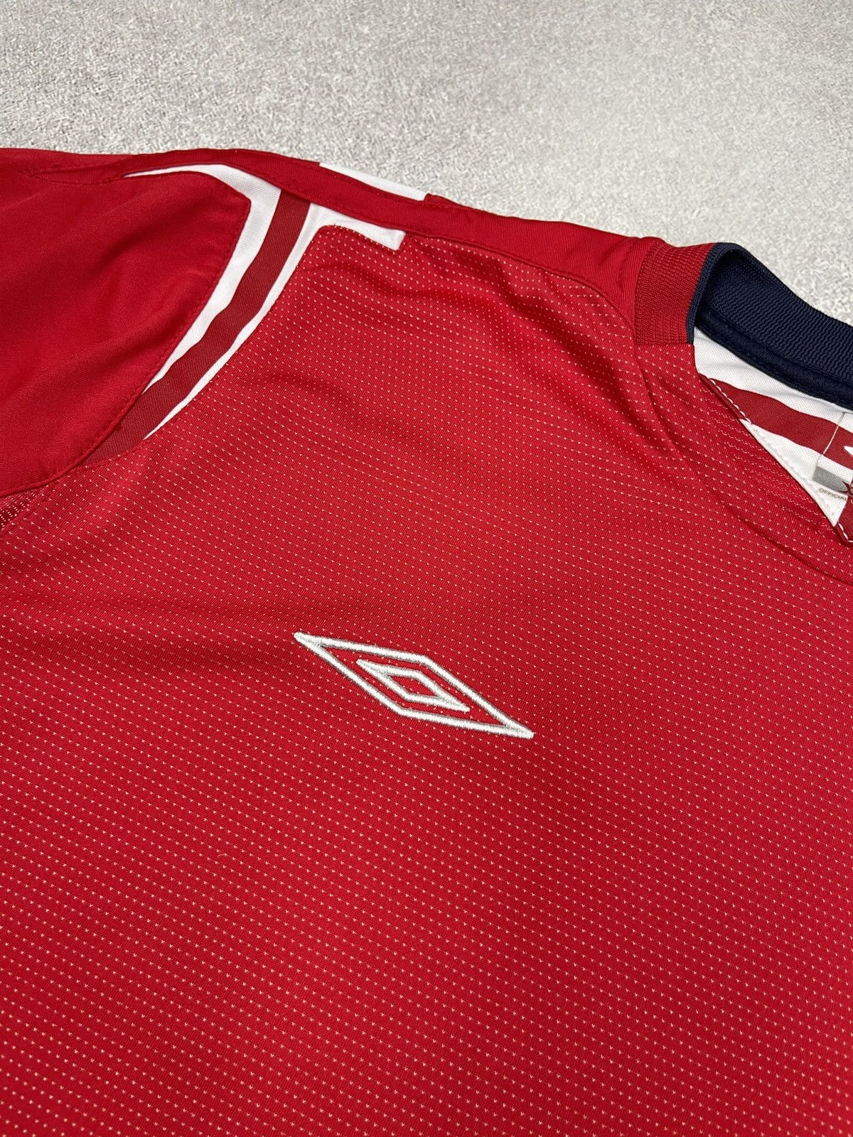 Umbro Vintage Umbro England 2004 Soccer Jersey Red Official Y2K Size US XL / EU 56 / 4 - 6 Thumbnail