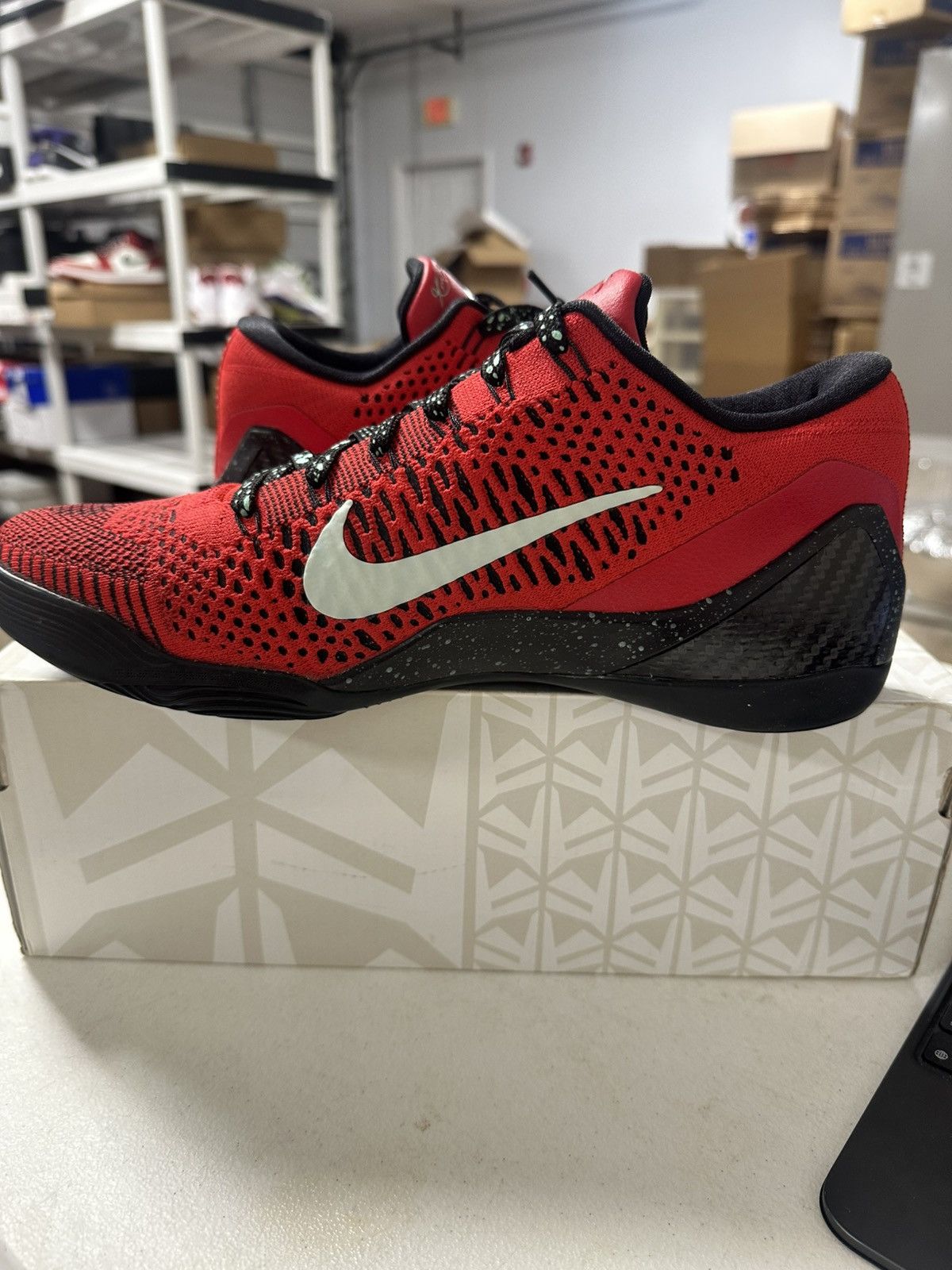 Nike Kibe elite low university red Size US 9 / EU 42 - 6 Thumbnail