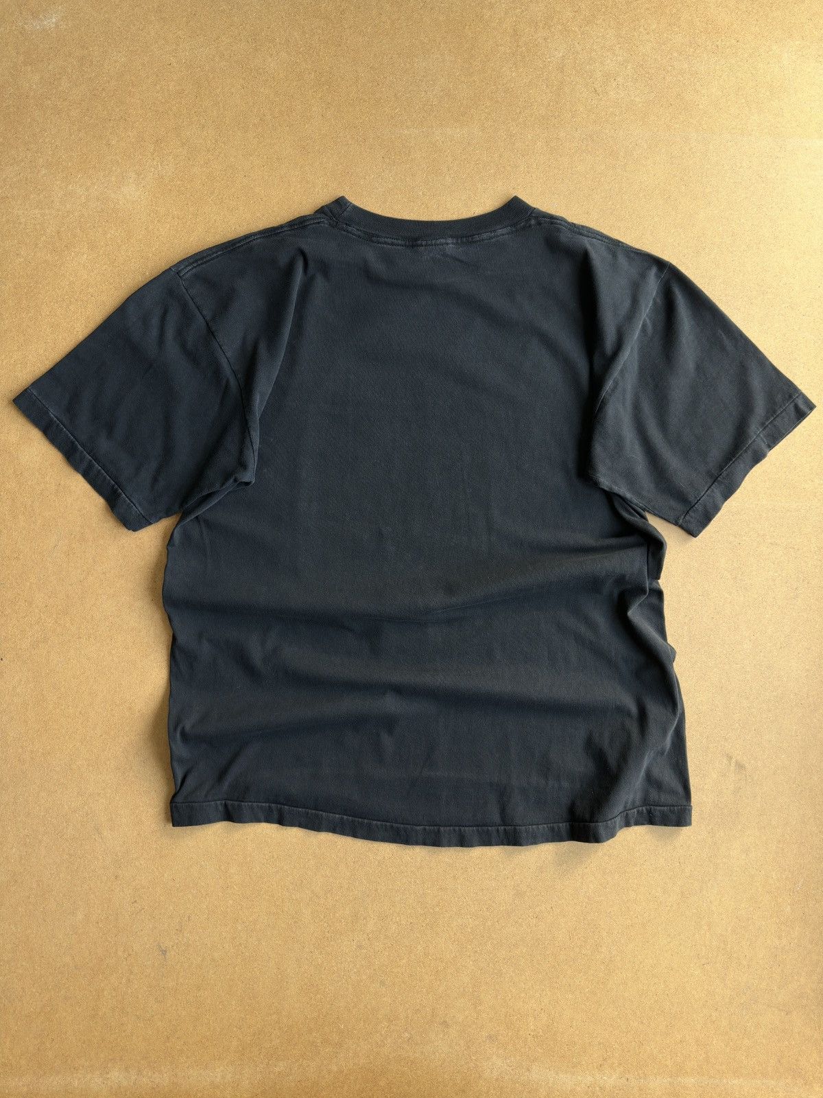 Vintage Vintage 1995 Judge Dredd “He is the Law!” Movie Promo Tee Size US XL / EU 56 / 4 - 7 Thumbnail