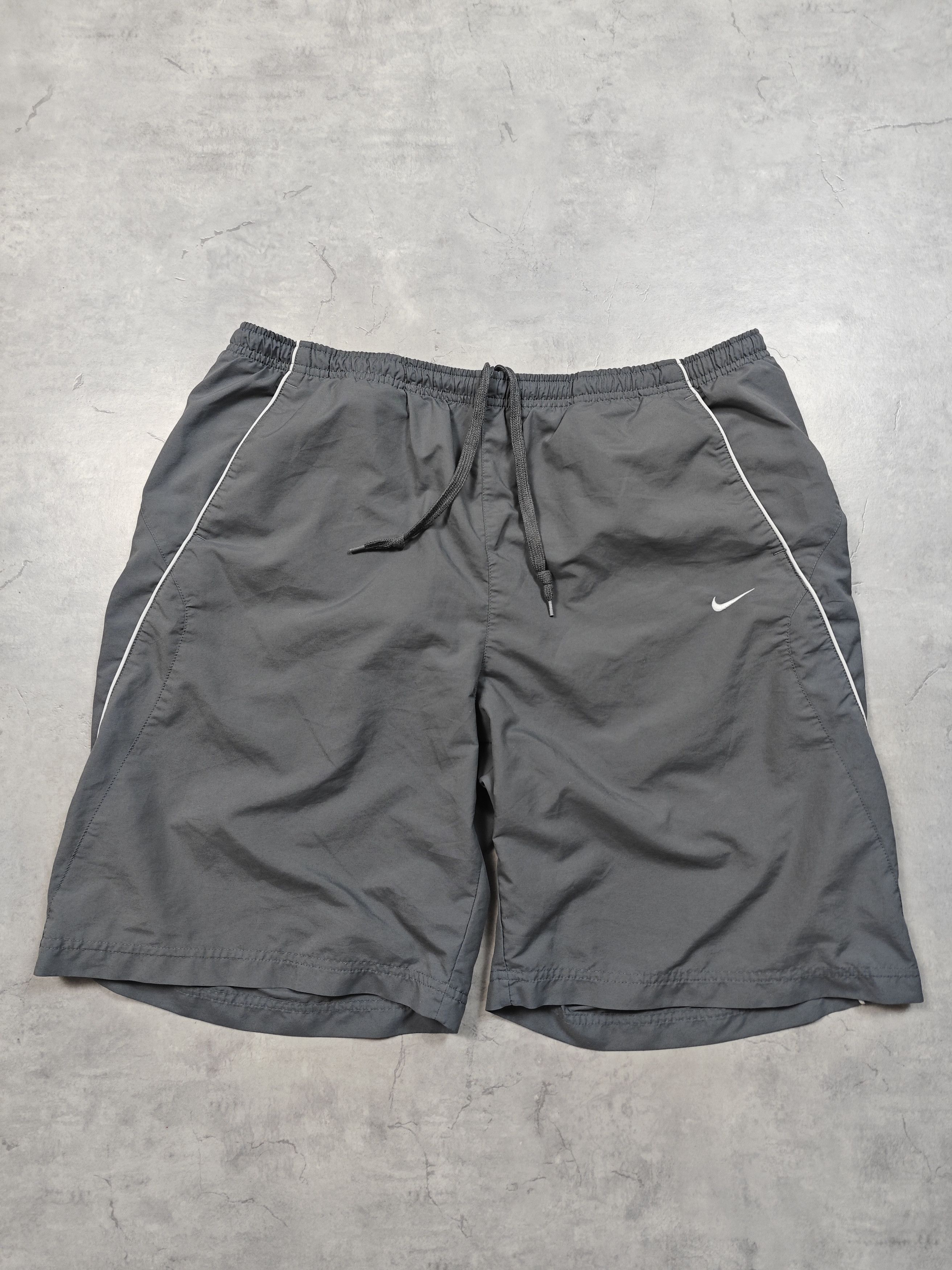 Nike Nike Vintage Shorts Size US 37 - 1 Thumbnail