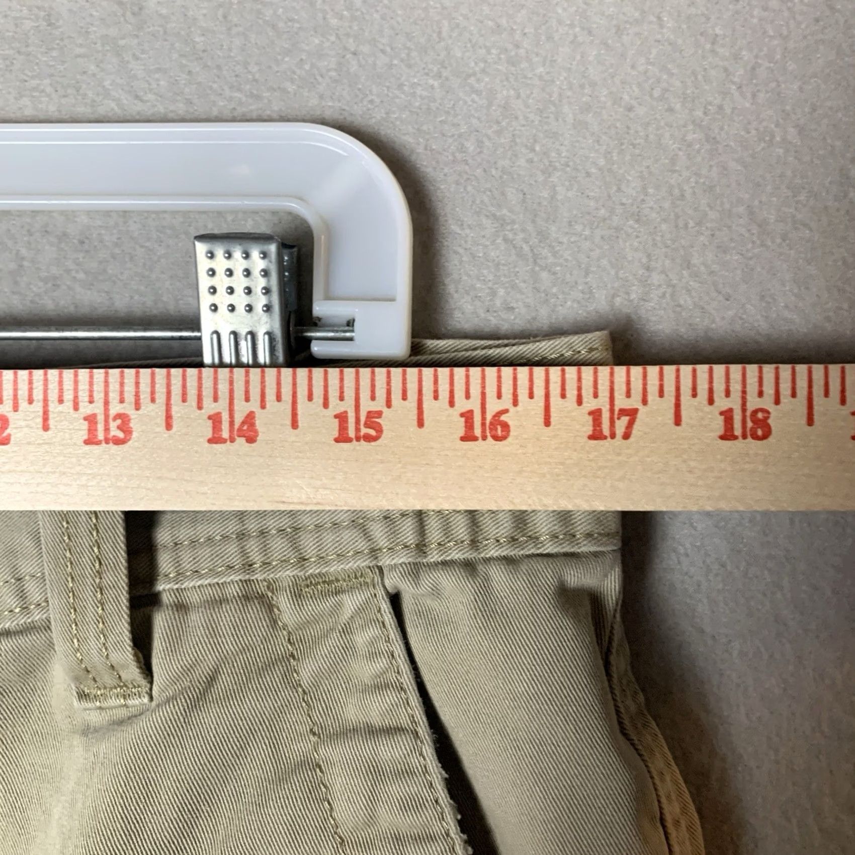 Levi's Levi’s Cargo Shorts Mens 34 Beige Cargo Y2K Casual Workwear Retro Vintage Logo Zipper Pockets 10in Inseam Size US 34 / EU 50 - 7 Thumbnail