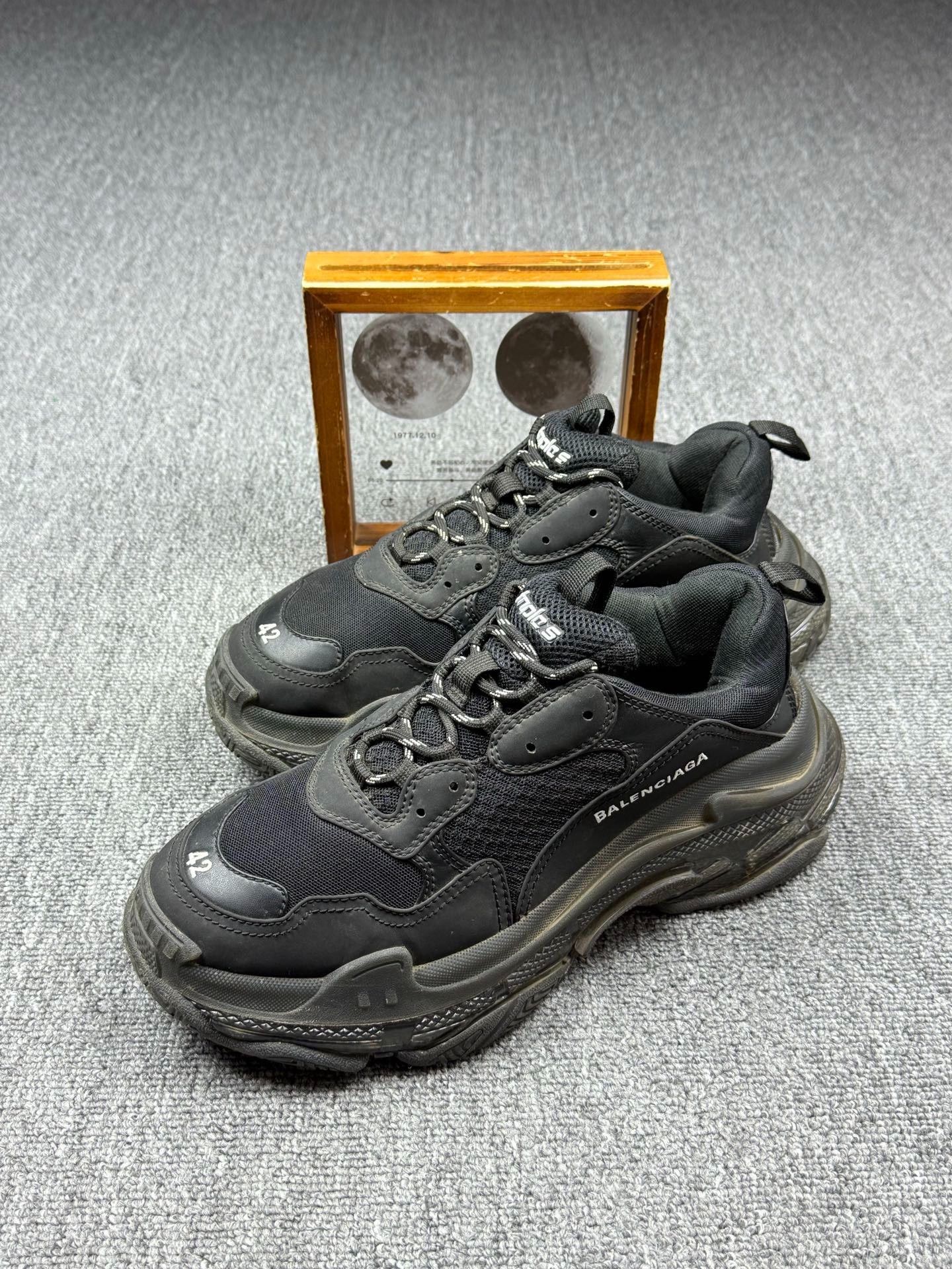 Balenciaga Balenciaga Black Lowtop Sneakers 10 Men Size US 10 / EU 43 - 1 Thumbnail
