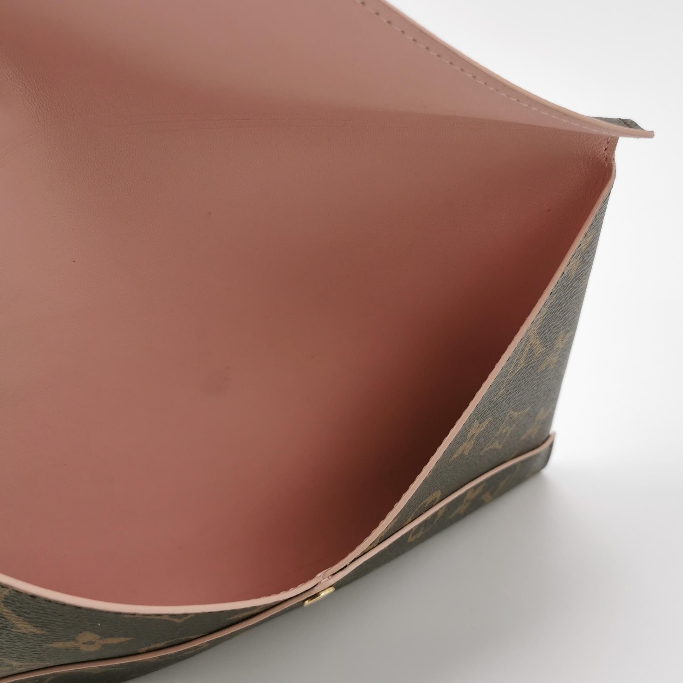 Louis Vuitton Louis Vuitton (LV) Pochette Kirigami separate small bag clu Size ONE SIZE - 4 Thumbnail