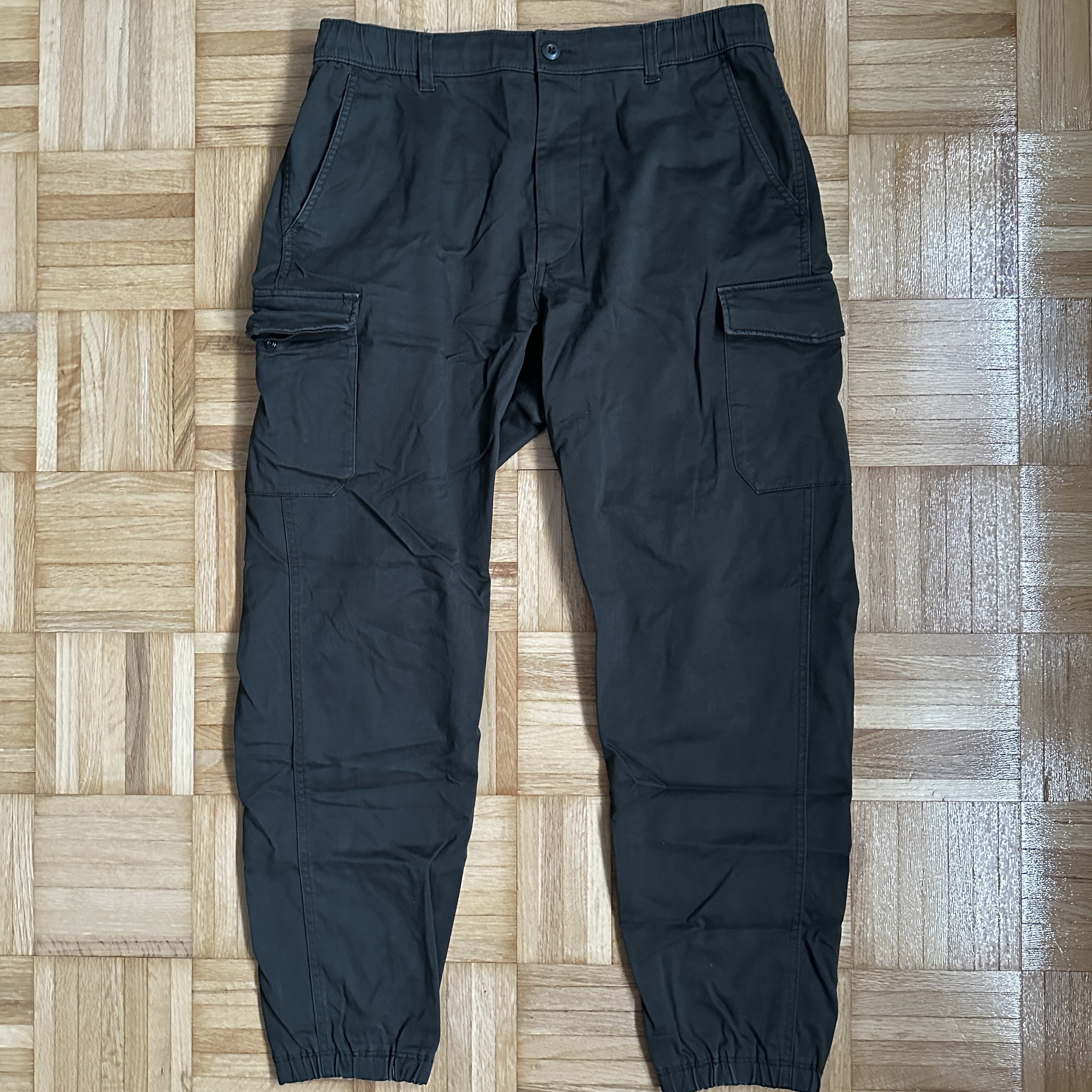 Uniqlo Uniqlo Unisex Cargo Jogger Pants Dark Green Large Size US 36 / EU 52 - 1 Thumbnail