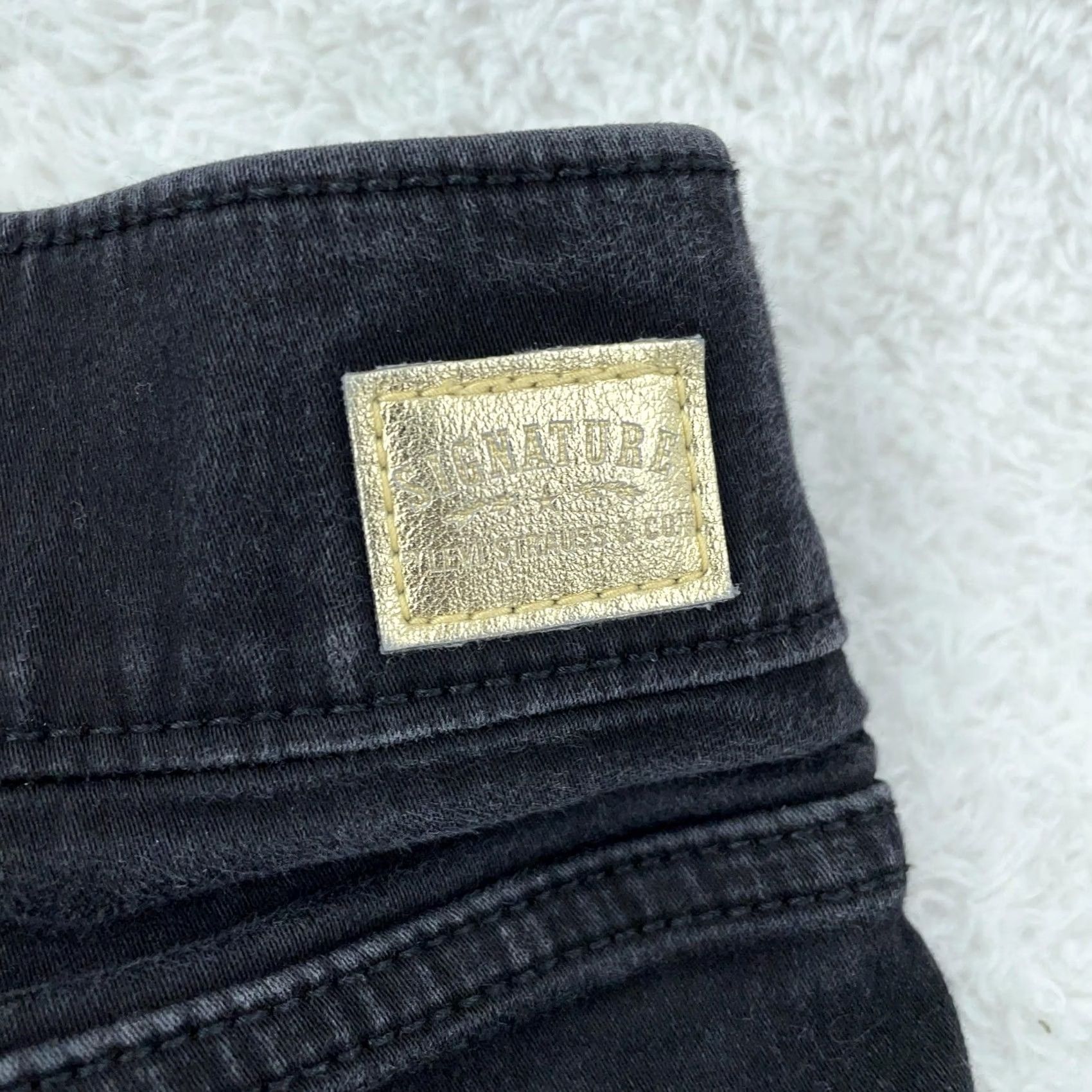 Vintage Signature Levi Strauss Jeans Skinny Womens 8 29x29 Black Shaping Stretch Pockets Slim Denim Mid Rise 29 Inseam 29 Inseam Size 30" / US 8 / IT 44 - 5 Thumbnail
