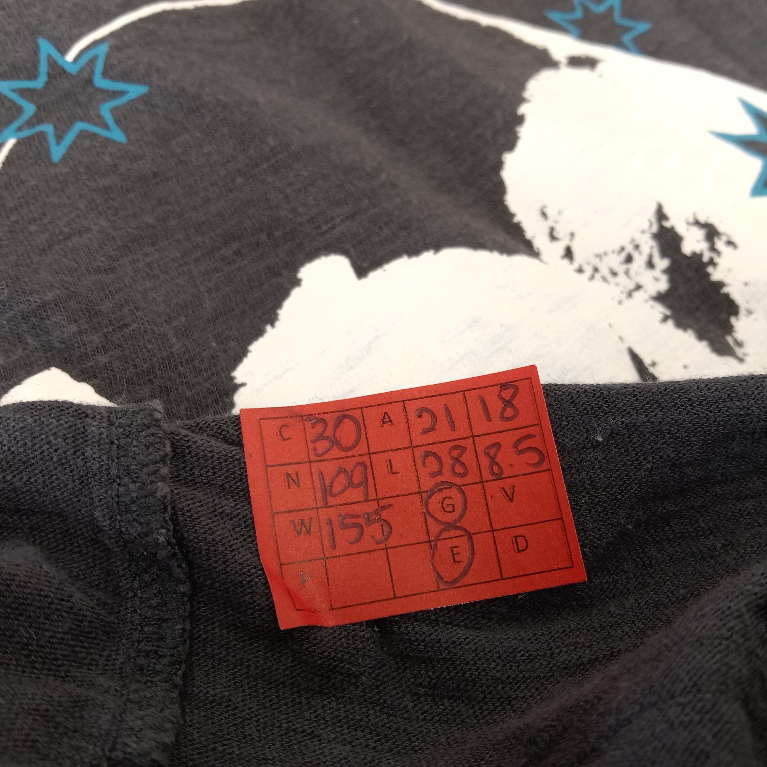 Japanese Brand Uniqlo Undercover Japanese Brand Skulls Design Custom Tshirt Size US L / EU 52-54 / 3 - 10 Thumbnail