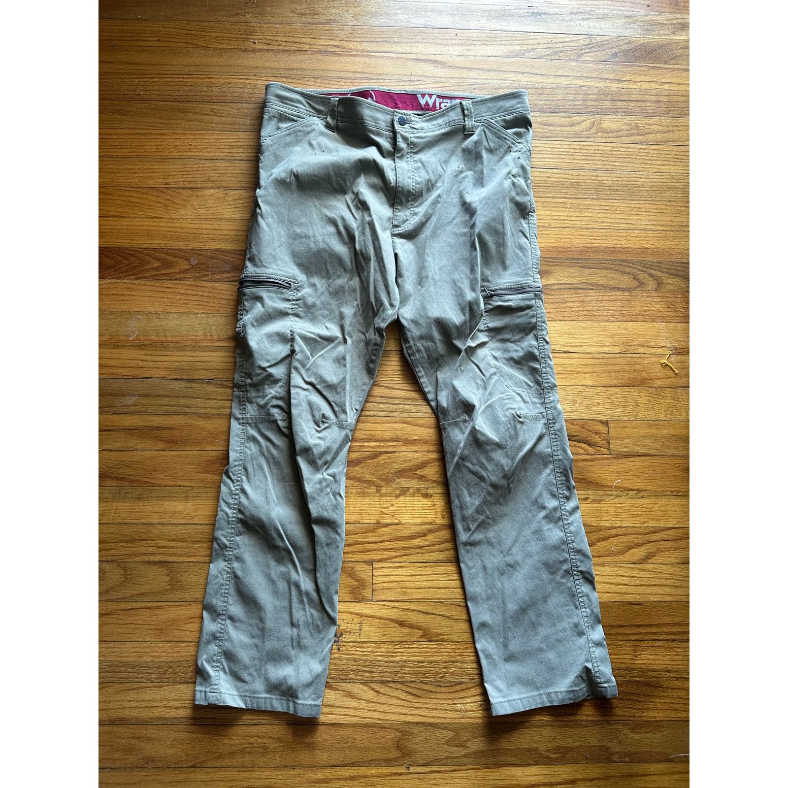 Wrangler Wrangler Khaki Cargo Pants – Size 40x30 Size US 40 / EU 56 - 1 Thumbnail