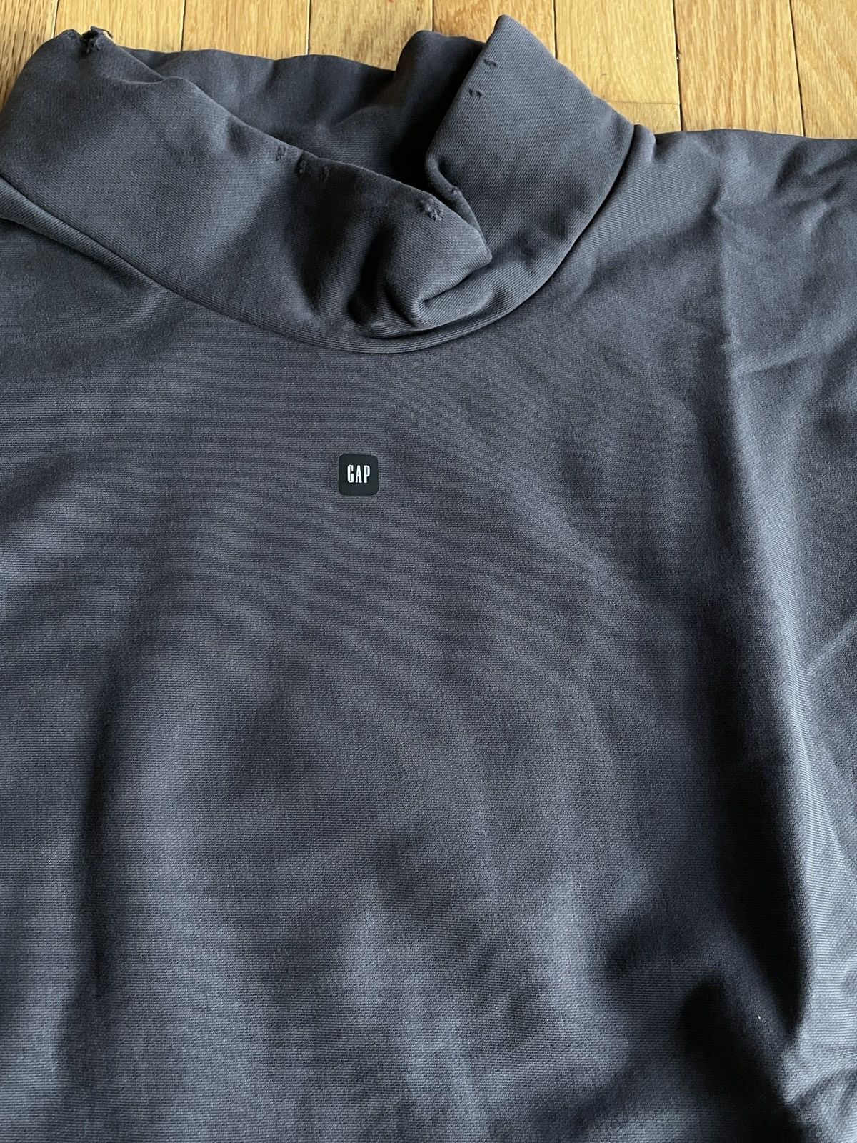 Balenciaga × Gap × Kanye West Yeezy Gap Balenciaga High Neck Distressed Mockneck Sweater Size US XL / EU 56 / 4 - 7 Thumbnail