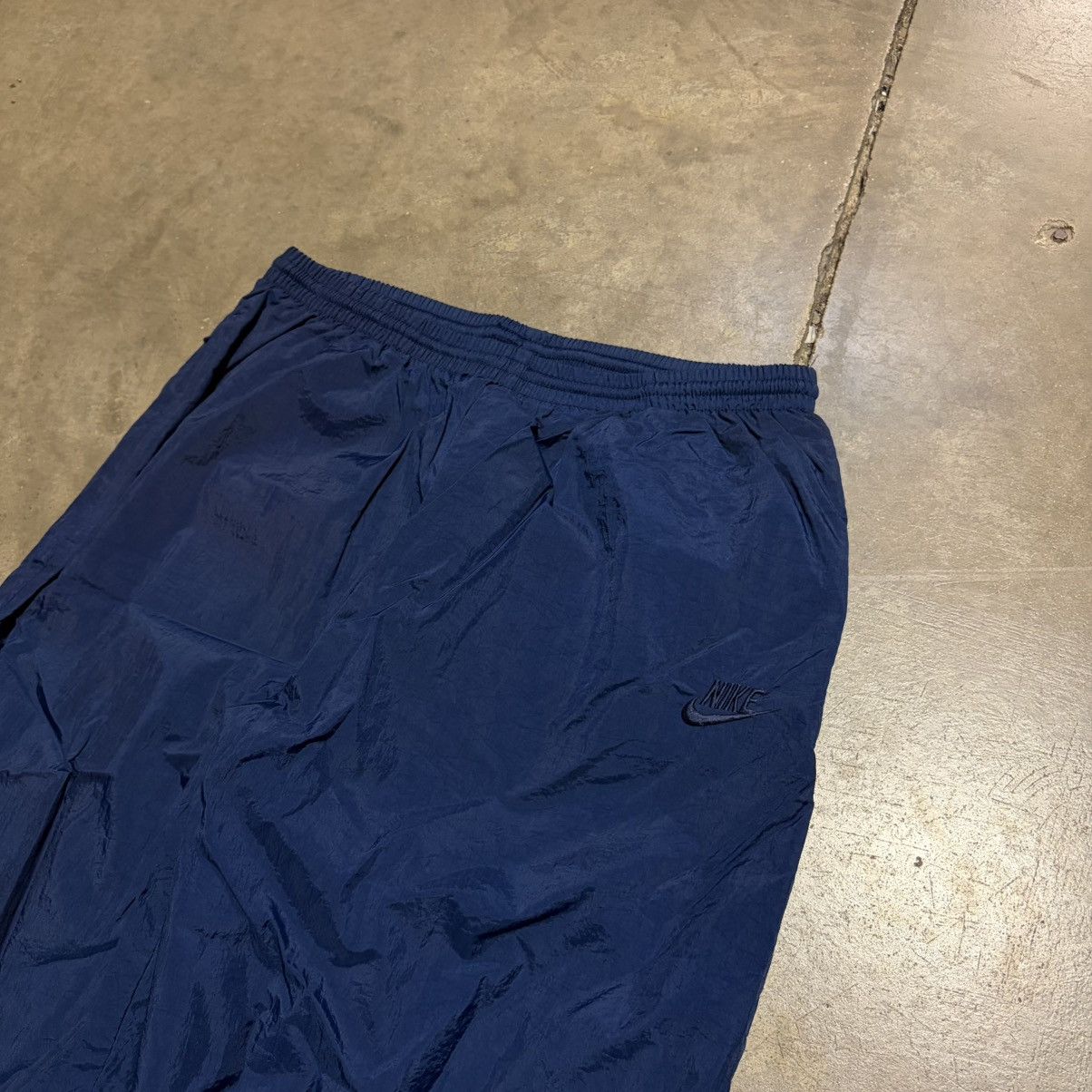 Nike Vintage Nike Track Pants Jogger Sweatpants Nylon Baggy 90s Size US 27 - 1 Thumbnail