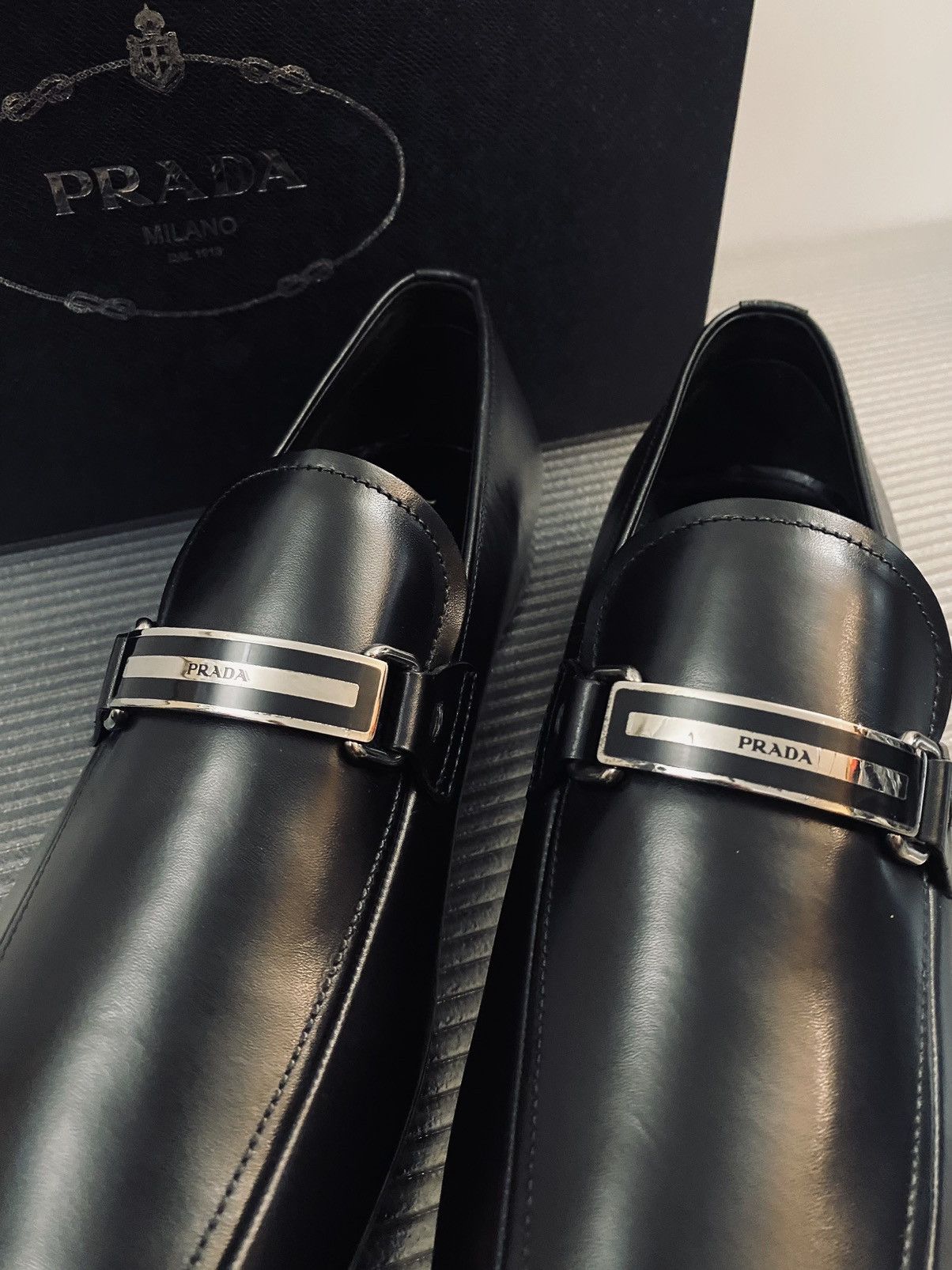 Prada Prada 🇮🇹 Nero smart calf metal logo plate vamp loafer 9.5 NEW Size US 9.5 / EU 42-43 - 13 Thumbnail