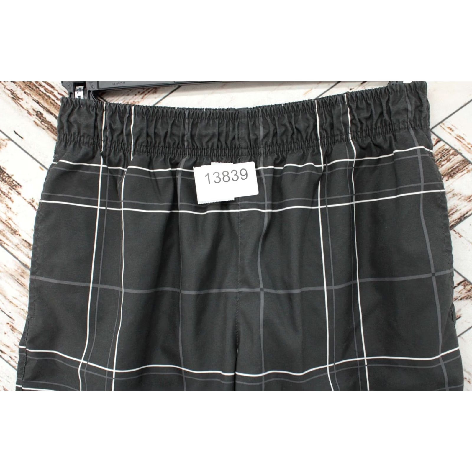 Nike Nike Board Shorts Mens Small Black White Plaid Unlined Pocket Swim Trunks Preppy Size US 29 - 8 Thumbnail