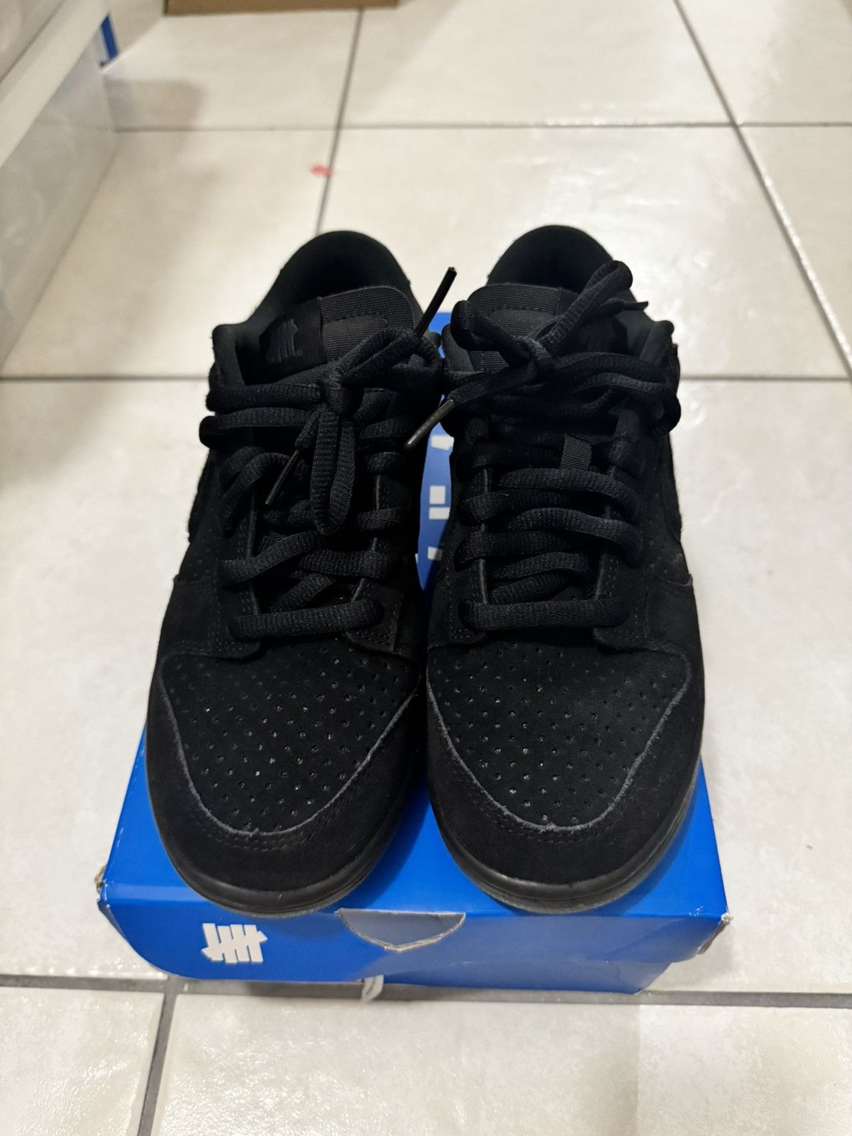 Nike × Undefeated Nike Dunk Low - Undefeated Size US 7 / EU 40 - 2 Thumbnail