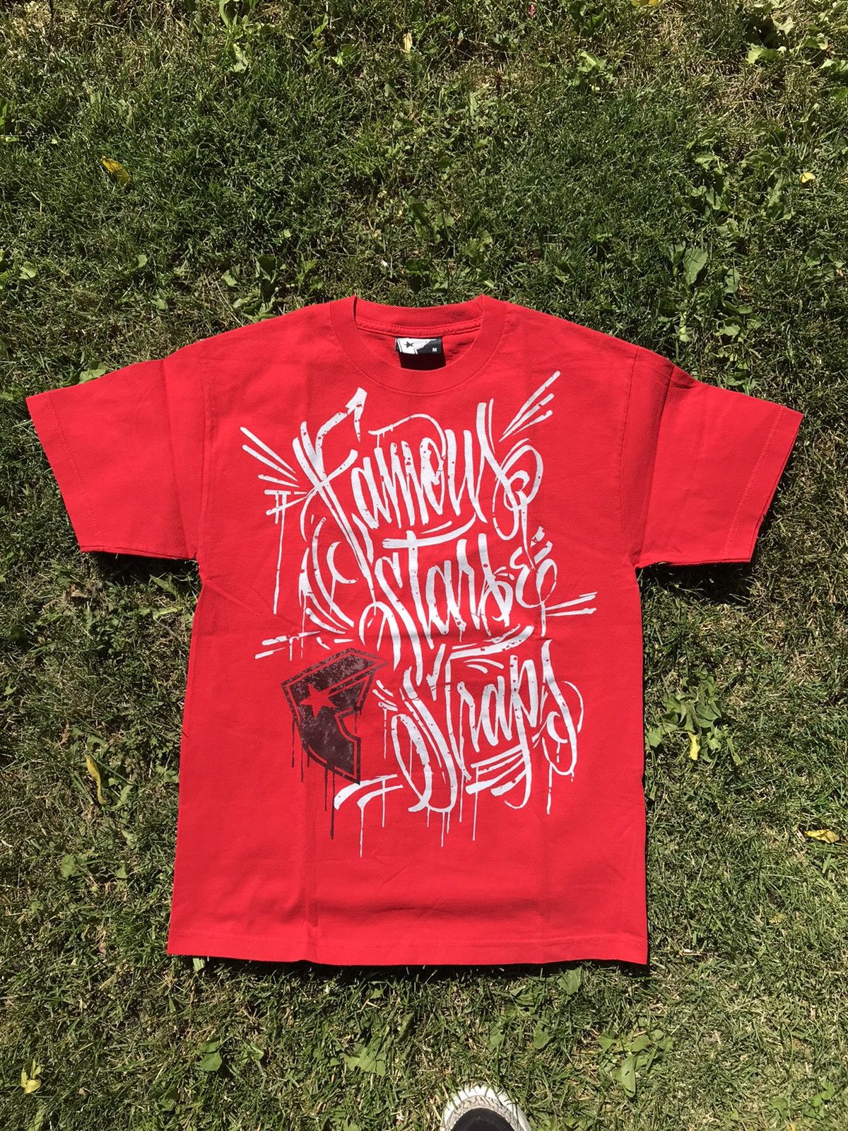 Famous Stars And Straps Famous stars and straps graffiti tee Size US M / EU 48-50 / 2 - 1 Thumbnail