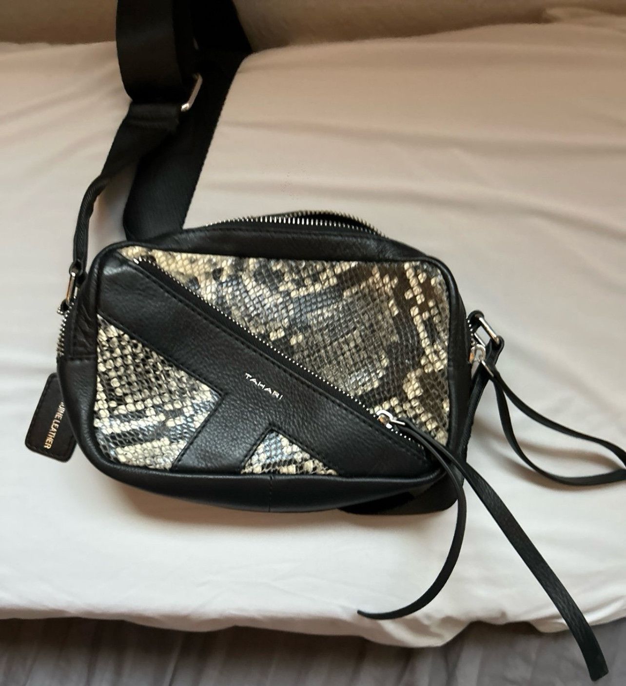 Elie Tahari Tahari Snakeskin Crossbody Purse - New without pricetag Size ONE SIZE - 12 Thumbnail