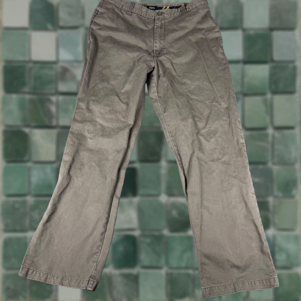 Vintage Bass Khakis Pants Mens 34x32 Chino Casual Workwear Flat Front Cotton Brown Khaki Trousers Bag? No, include Bass first. Size US 34 / EU 50 - 1 Thumbnail