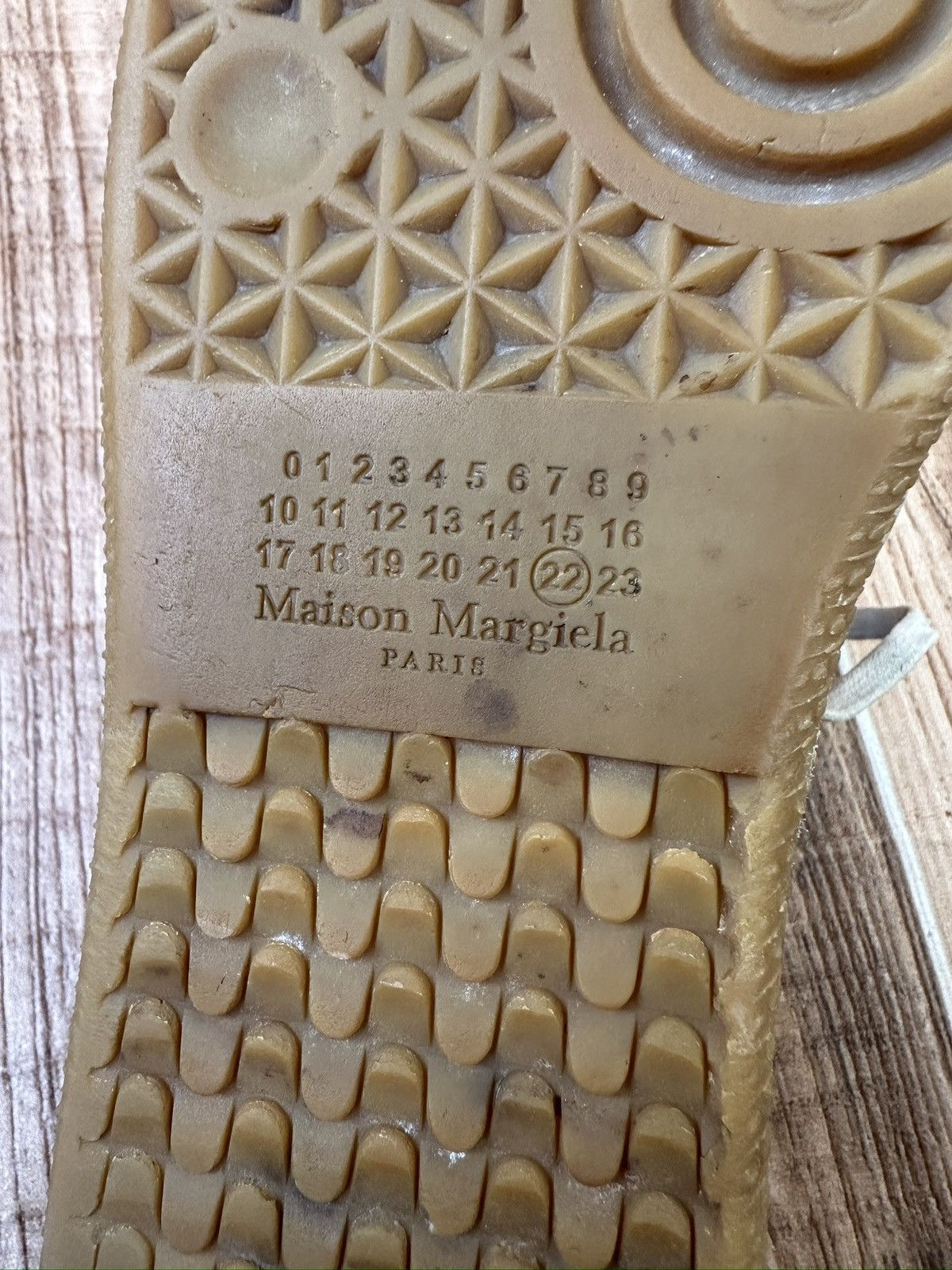 Maison Margiela Maison Martin Margiela Replica Gats Beige Lowtop Sneaks Size US 9 / EU 42 - 20 Thumbnail