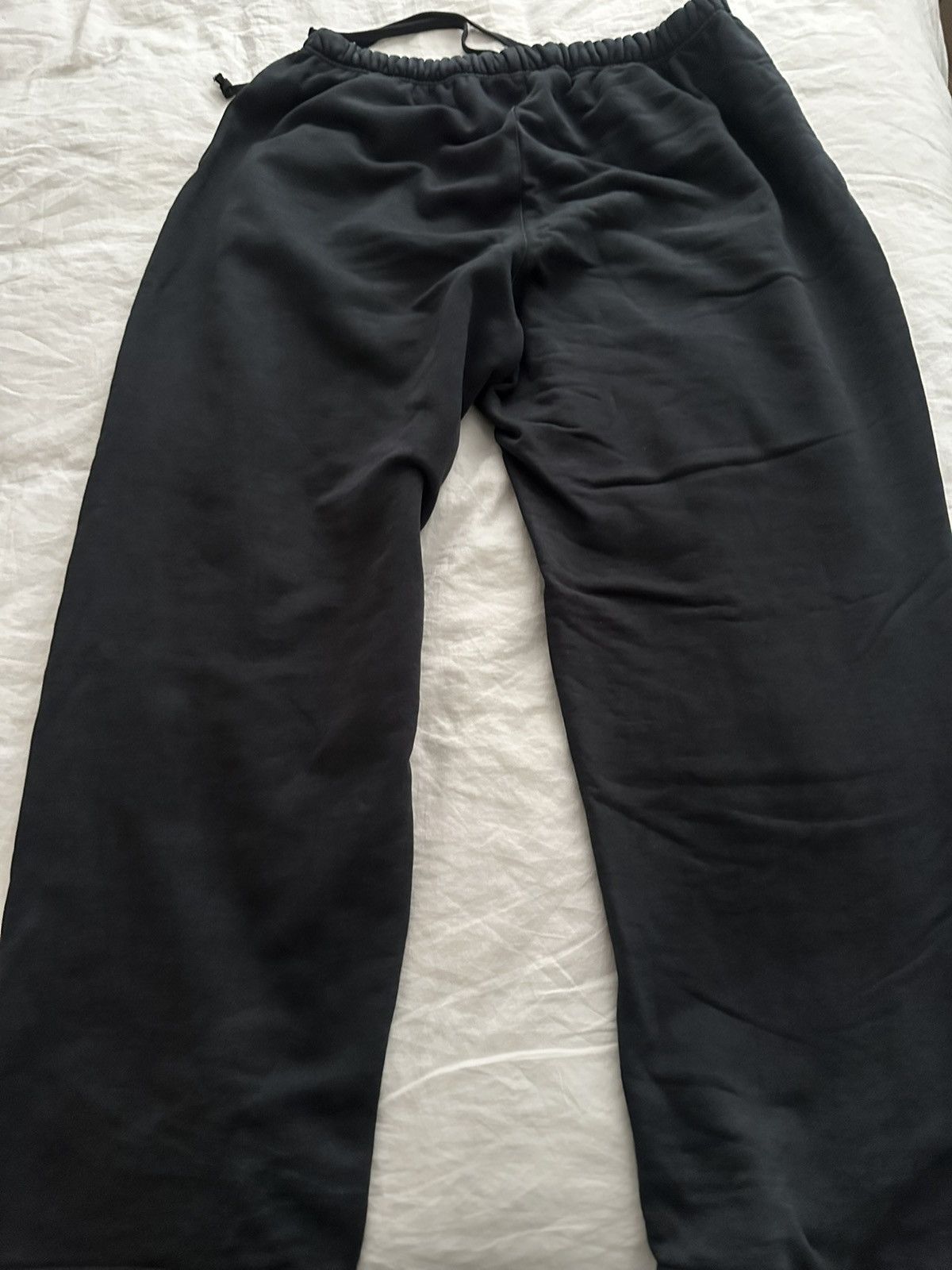 Essentials Fear of God Essentials Logo Black Wide-Leg Sweatpants – XXL Size US 40 / EU 56 - 4 Thumbnail