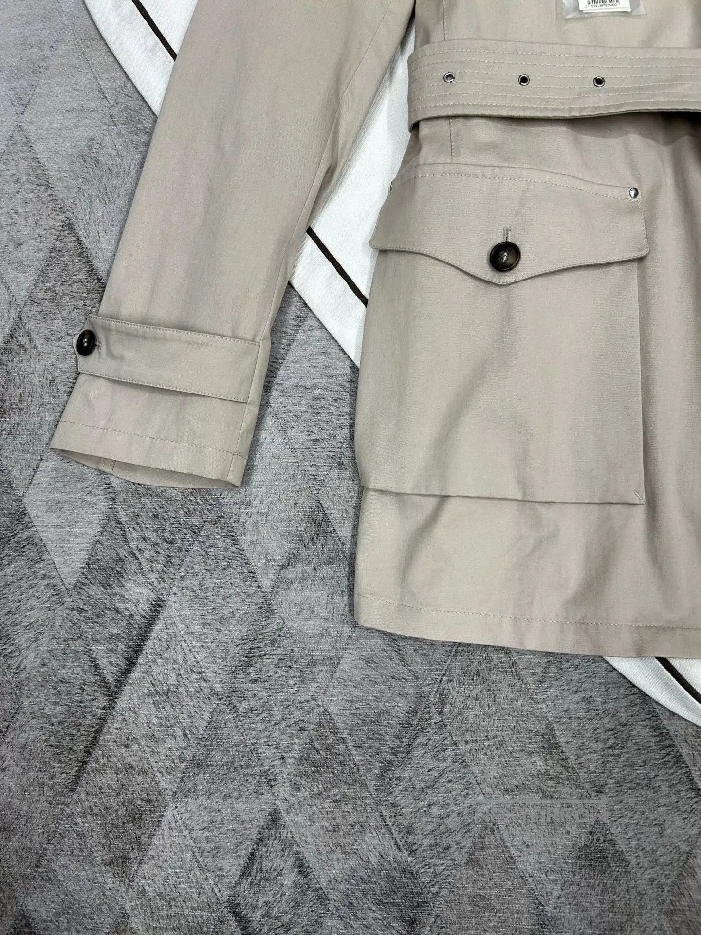 Giorgio Armani Giorgio Armani Beige Trench Coat. Size US M / EU 48-50 / 2 - 5 Thumbnail