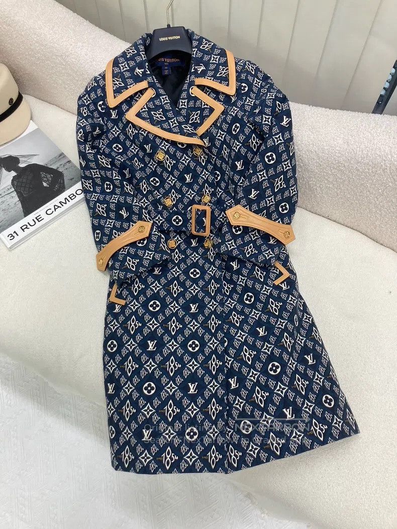 Louis Vuitton Louis Vuitton 1854 double-breasted trench coat Size XXS / US 00 / IT 34 - 1 Thumbnail