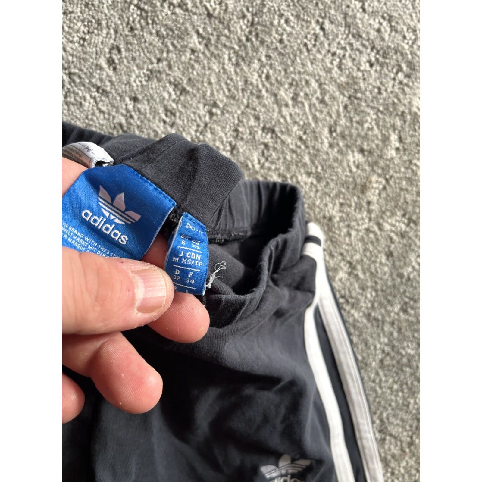 Adidas ADIDAS Leggings Workout Pants Women's XS Black Distressed 3-Stripes Skinny Inseam 28.5" Cotton Blend Sport Athletic Womens XS Black/White 90s? Size 26" / US 2 / IT 38 - 5 Thumbnail