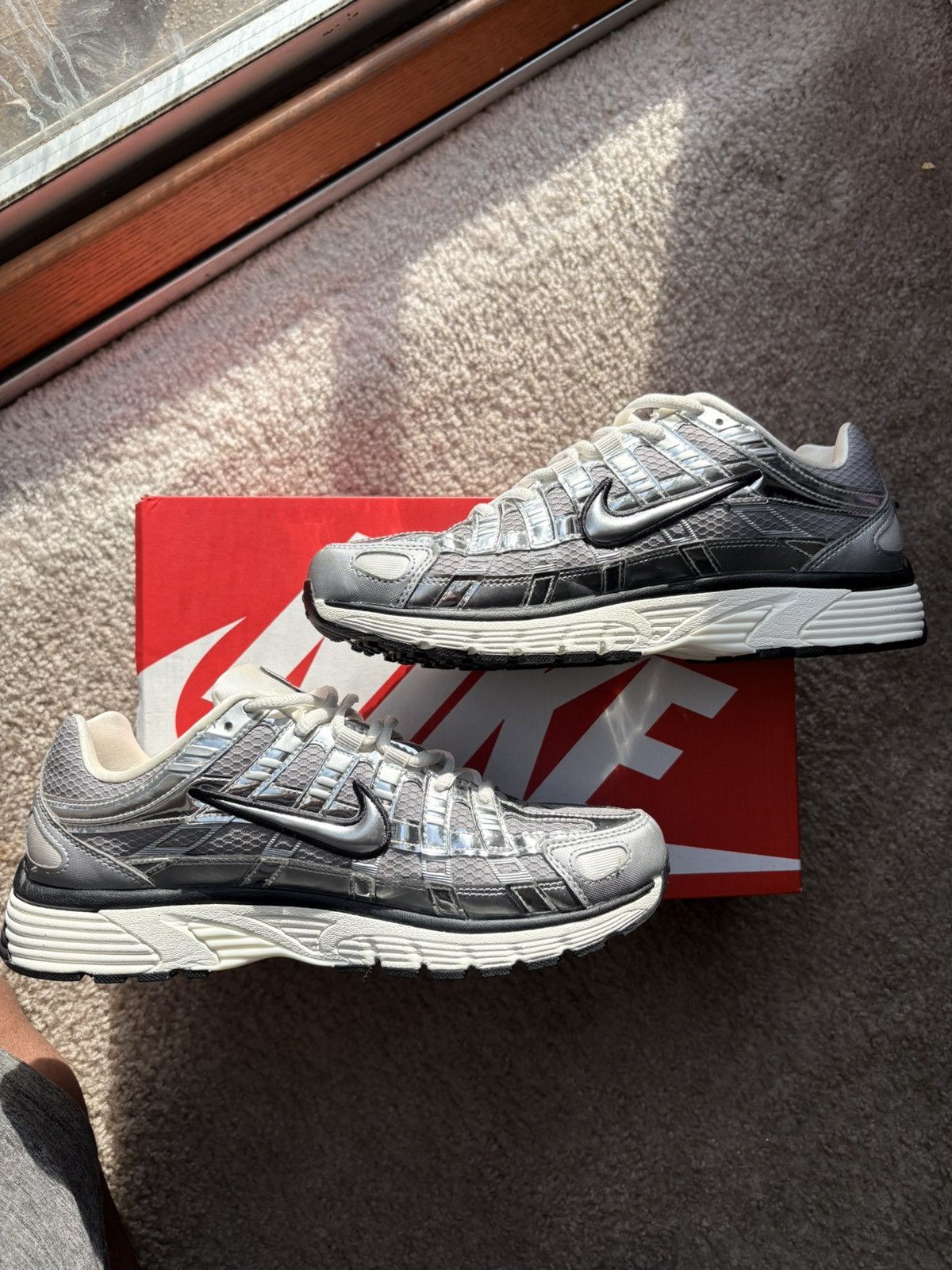 Nike P-600 metallic silver Size US 8 / EU 41 - 2 Thumbnail