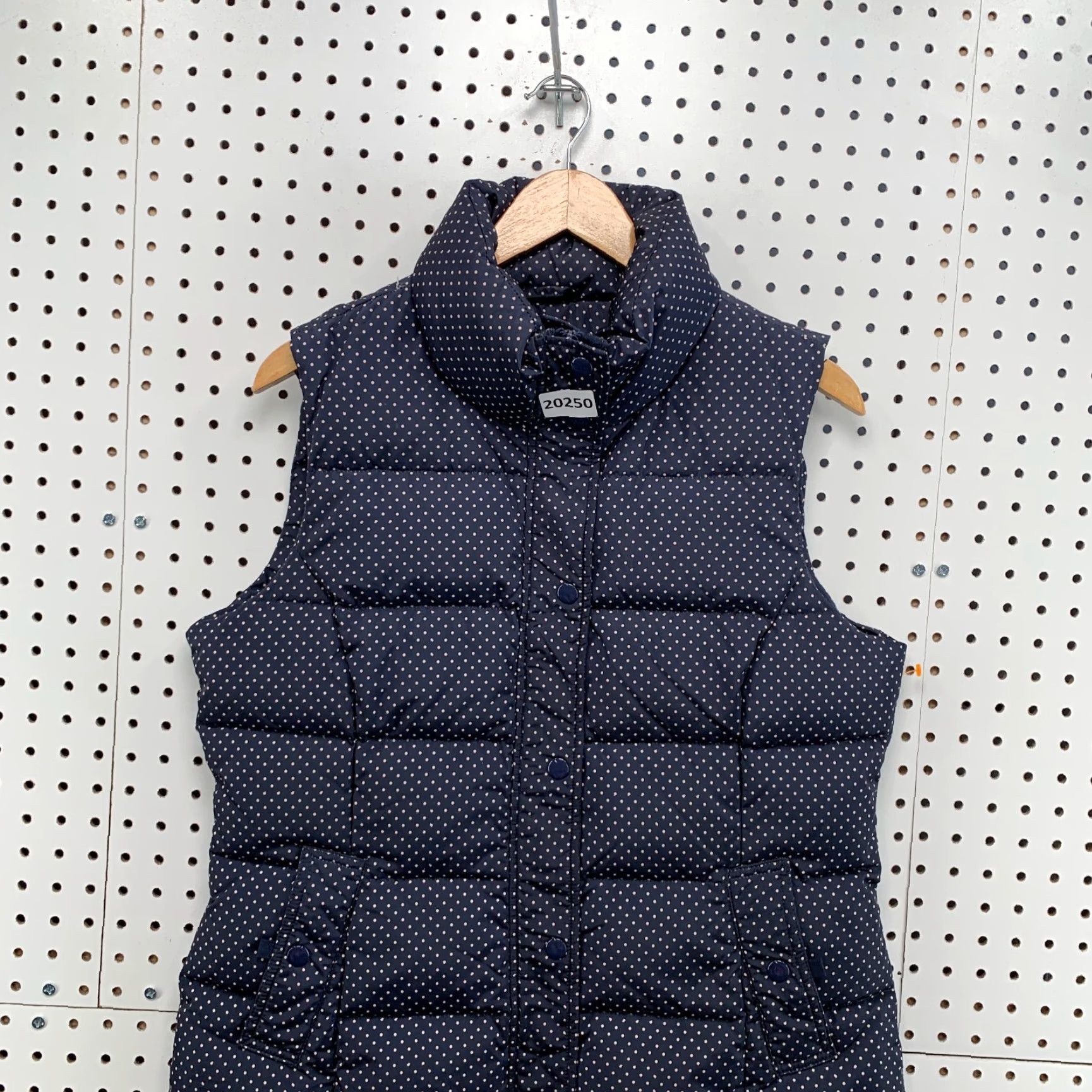 Vintage GH Bass Down Vest Womens M Polka Dot Sleeveless Puffer Jacket Medium Blue Vest Womens M Polka Dot Puffer Jacket Down Vest 20.5x25 Size M / US 6-8 / IT 42-44 - 7 Thumbnail